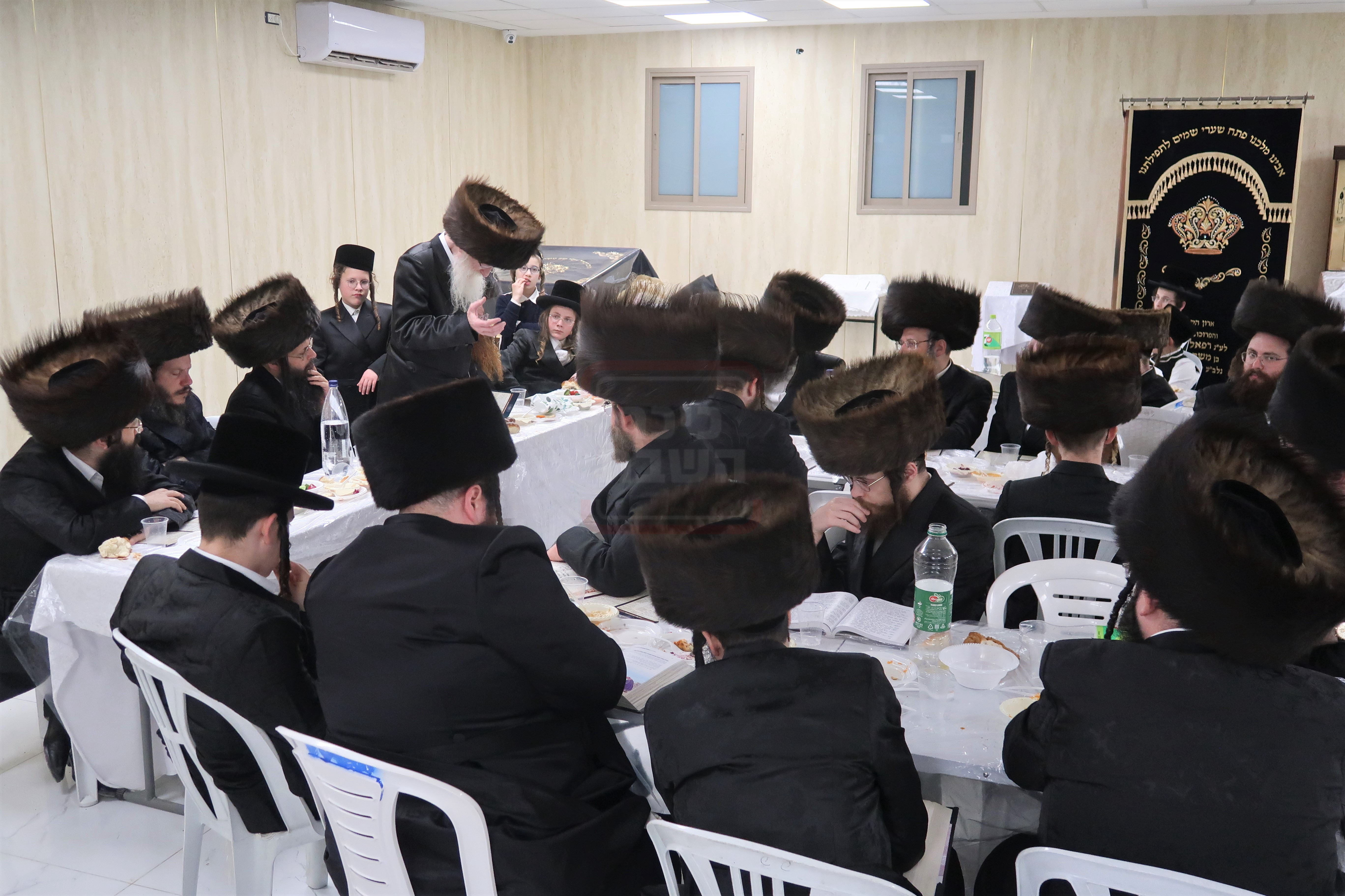 הגה"צ ר' יוסף נחמיה הירשלר במתחם הסופרים 