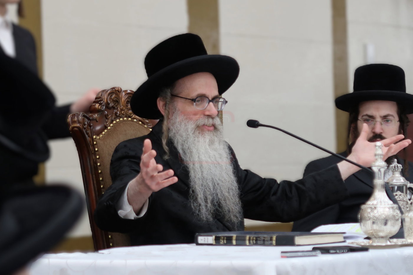 פתיחת הזמן בצאנז זוועהיל