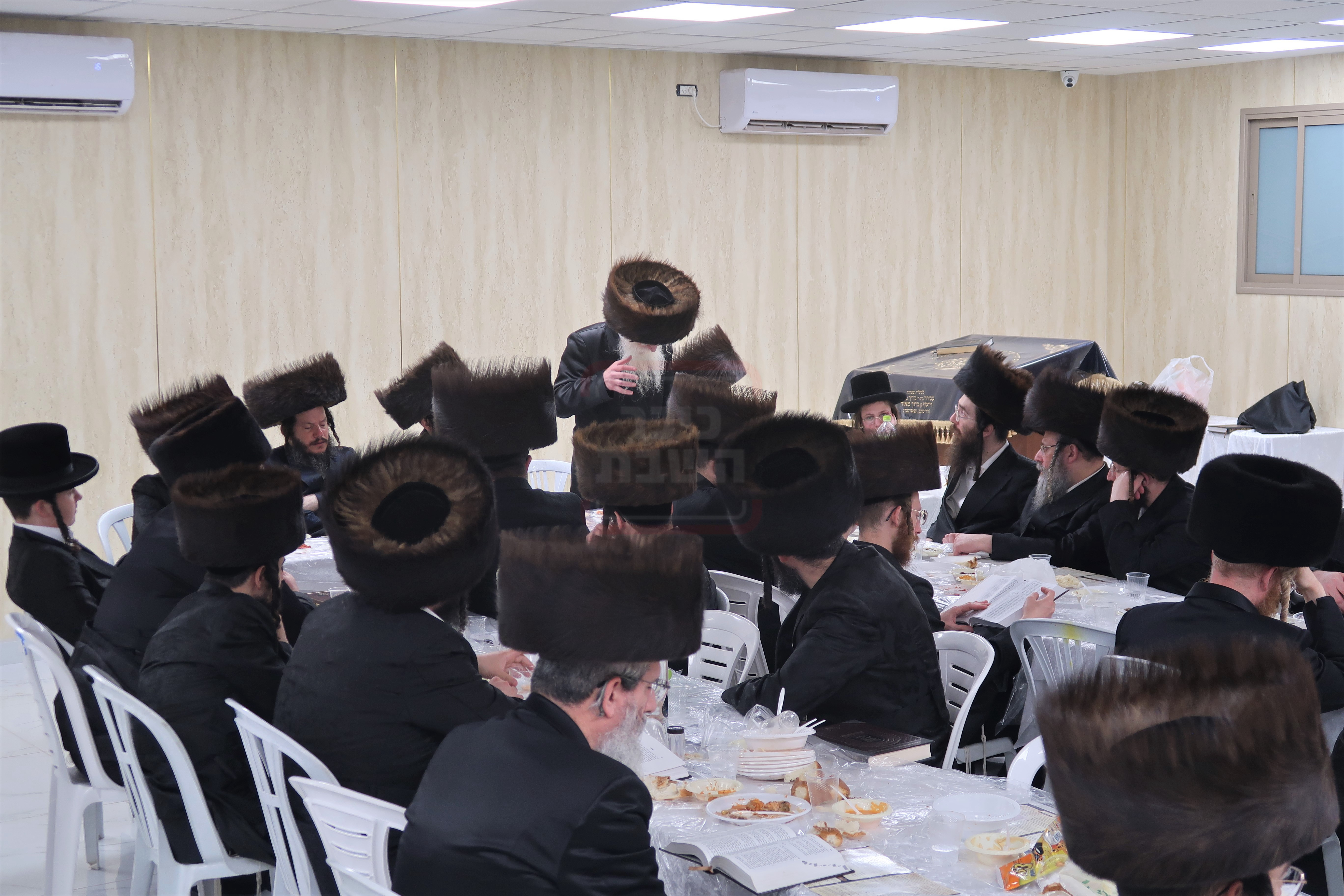 הגה"צ ר' יוסף נחמיה הירשלר במתחם הסופרים 