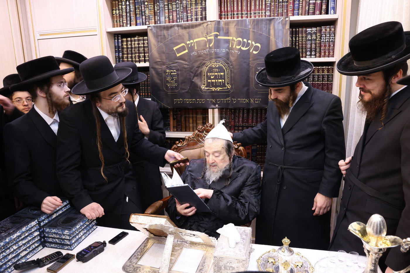 המעמד במעונו של הגרי"מ שכטר
