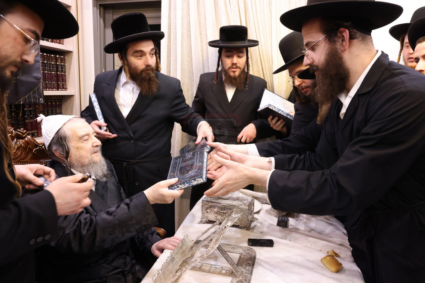 המעמד במעונו של הגרי"מ שכטר