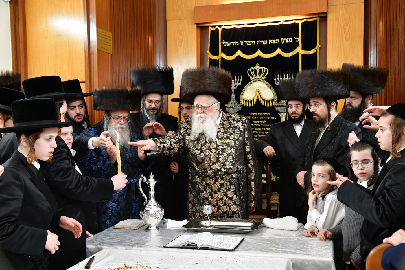 מוצאי שבת יארצייט בשאץ ויז'ניץ