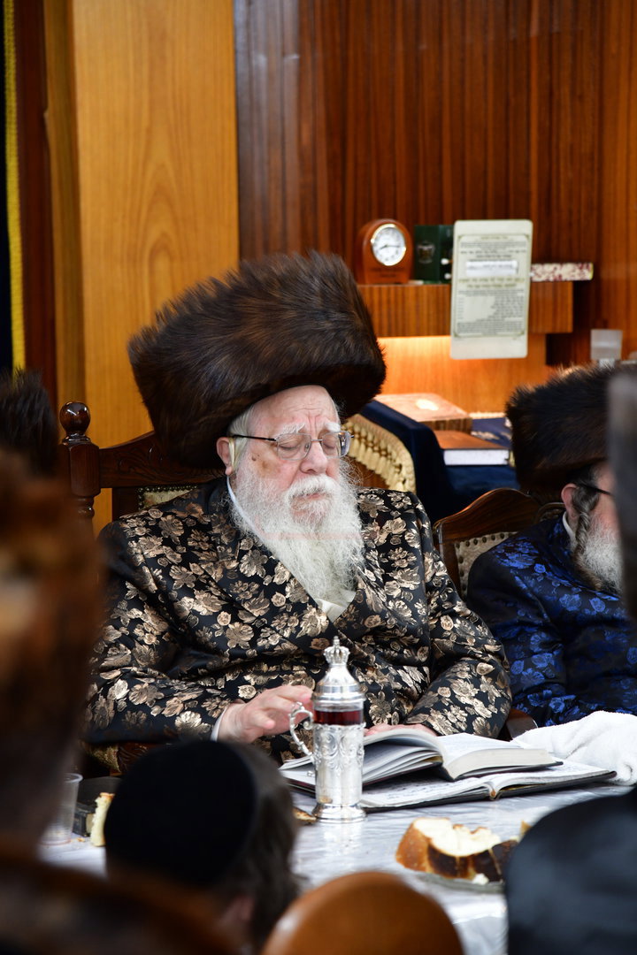 מוצאי שבת יארצייט בשאץ ויז'ניץ