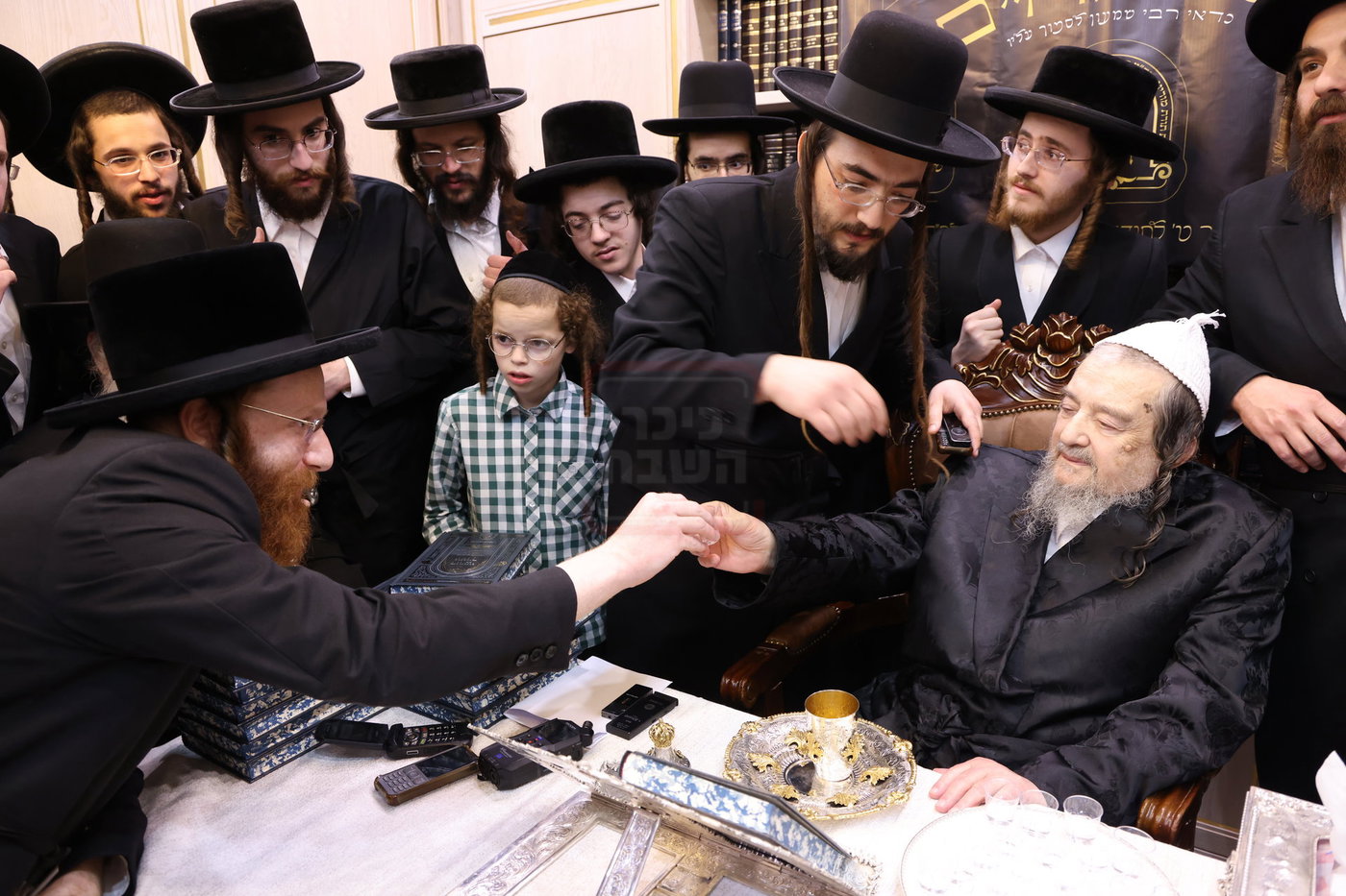 המעמד במעונו של הגרי"מ שכטר