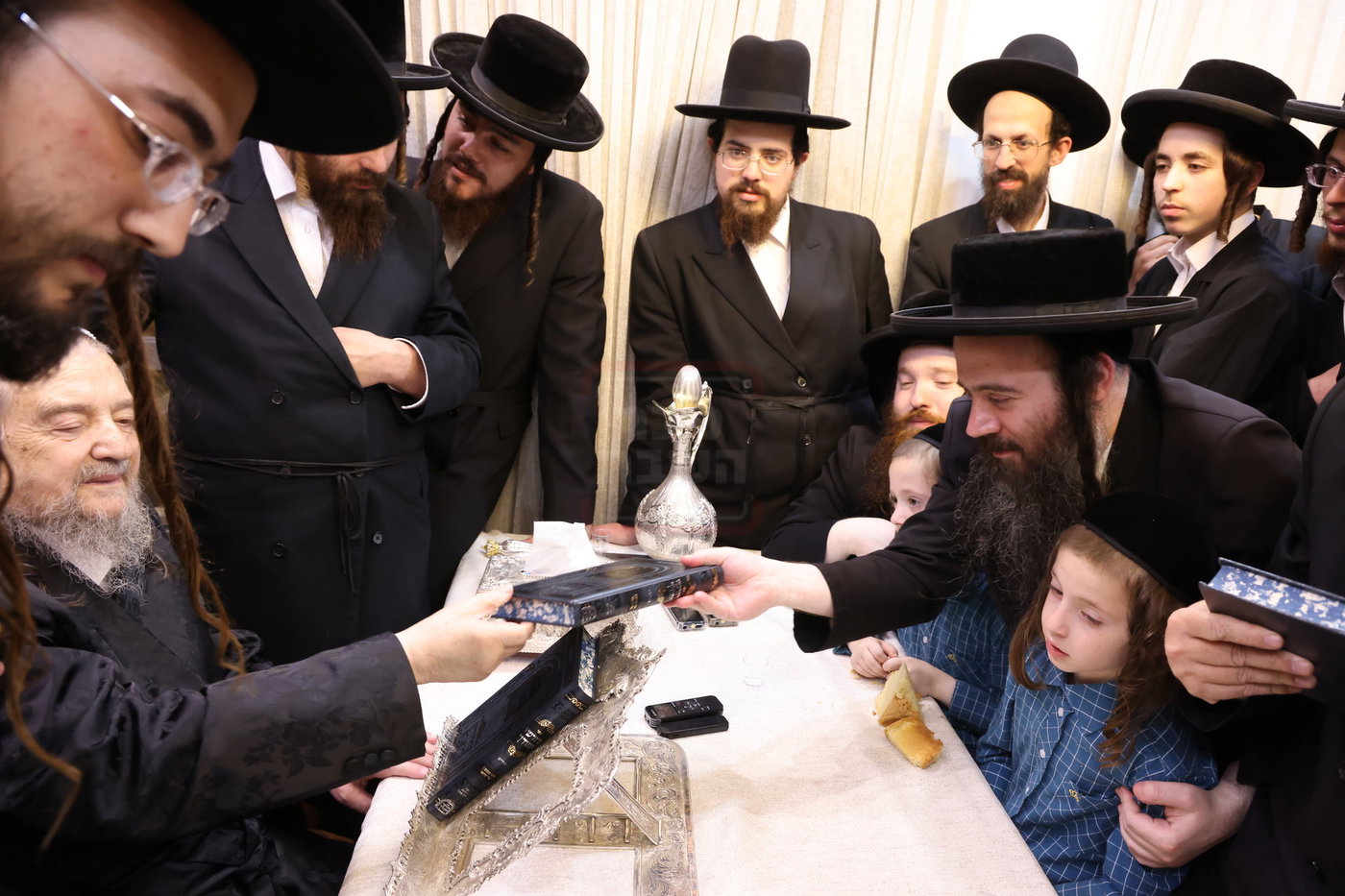 המעמד במעונו של הגרי"מ שכטר