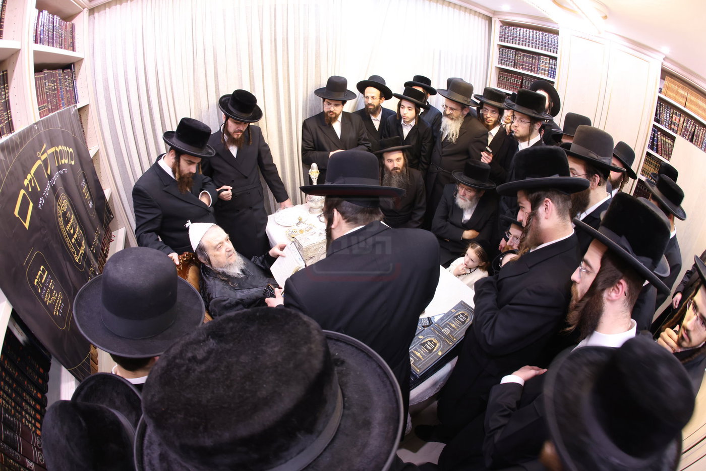 המעמד במעונו של הגרי"מ שכטר