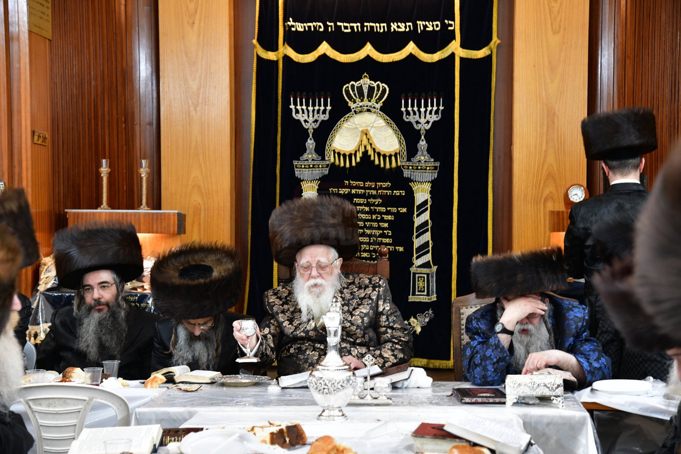 מוצאי שבת יארצייט בשאץ ויז'ניץ