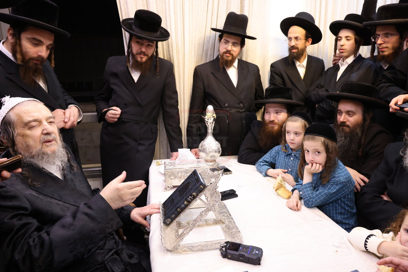 המעמד במעונו של הגרי"מ שכטר