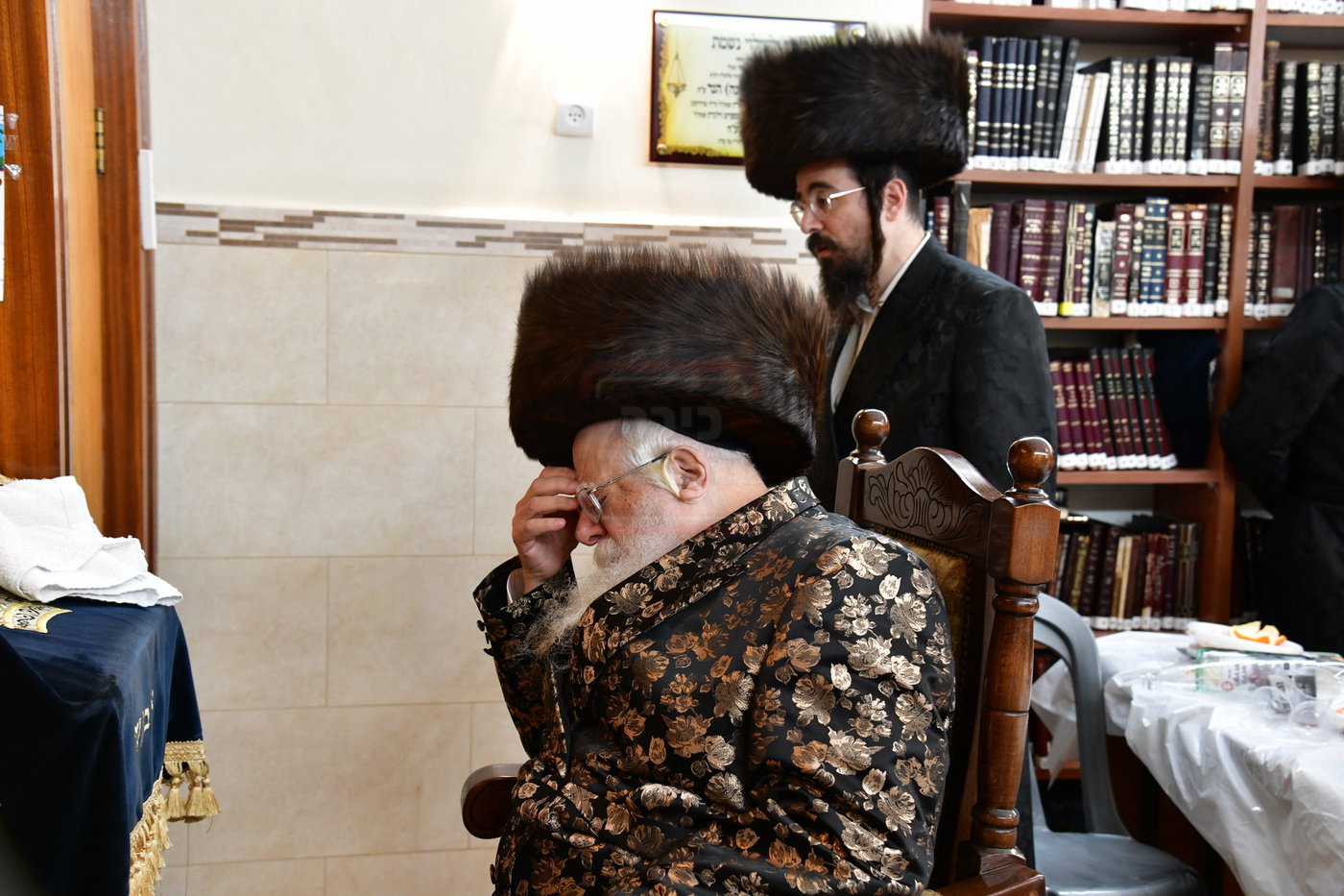 מוצאי שבת יארצייט בשאץ ויז'ניץ