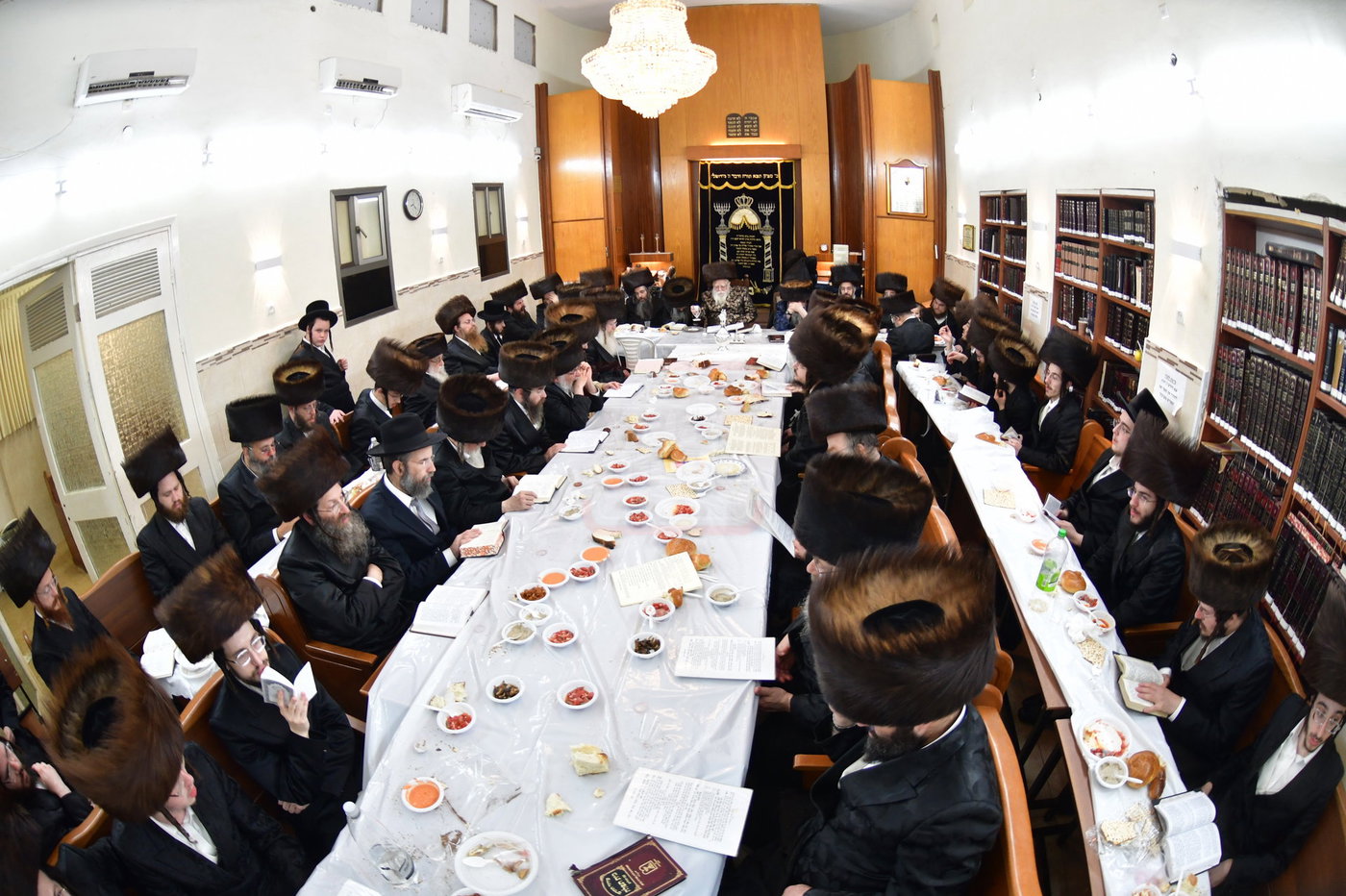 מוצאי שבת יארצייט בשאץ ויז'ניץ