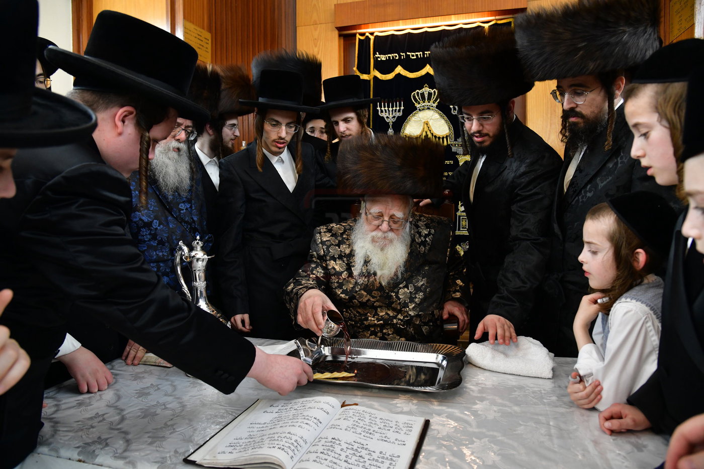 מוצאי שבת יארצייט בשאץ ויז'ניץ