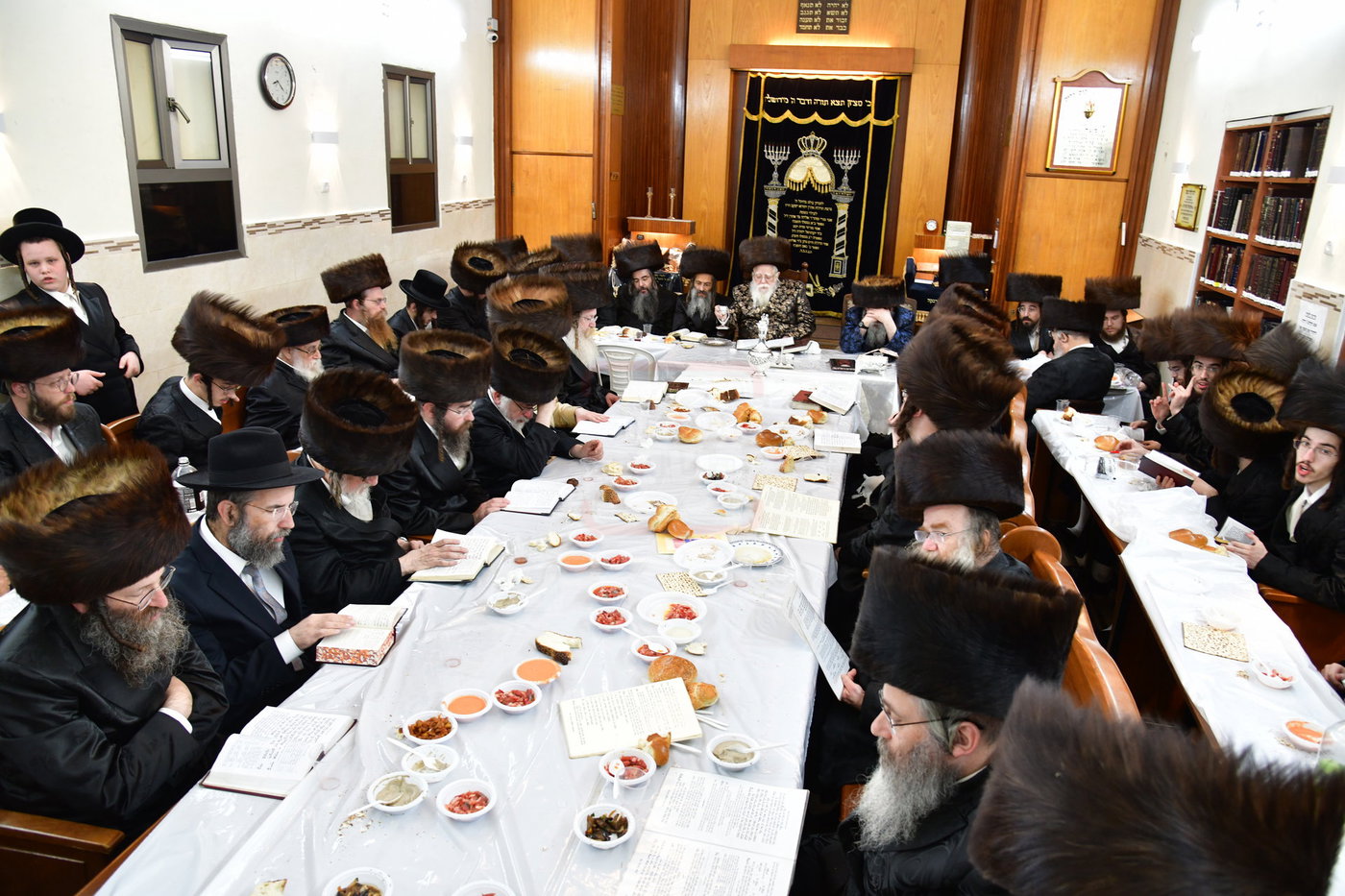 מוצאי שבת יארצייט בשאץ ויז'ניץ