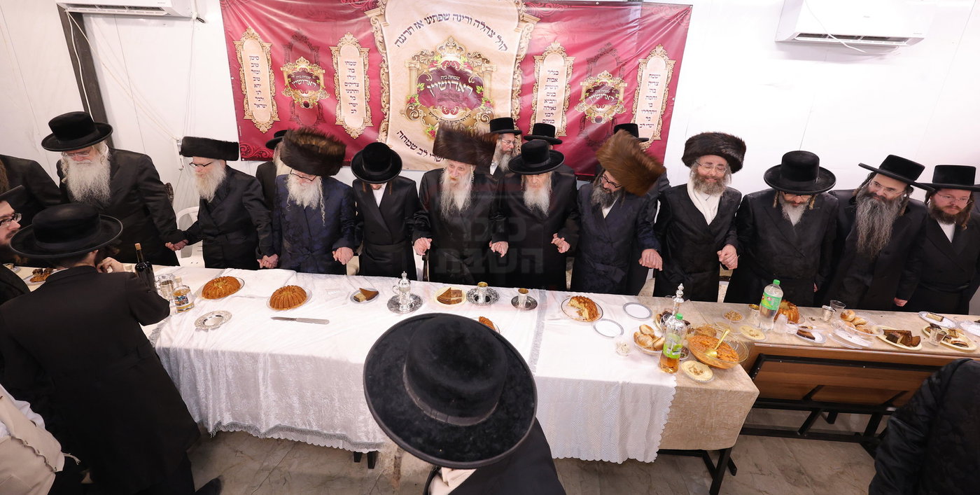 שמחת התנאים בחצרות טשארנאביל - משכנות הרועים - ראדושיץ בי"ש