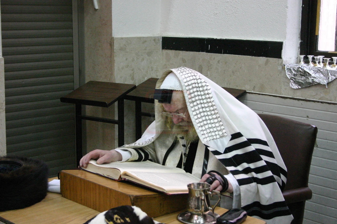 מראות חיי האדמו"ר מקרעטשניף זי"ע