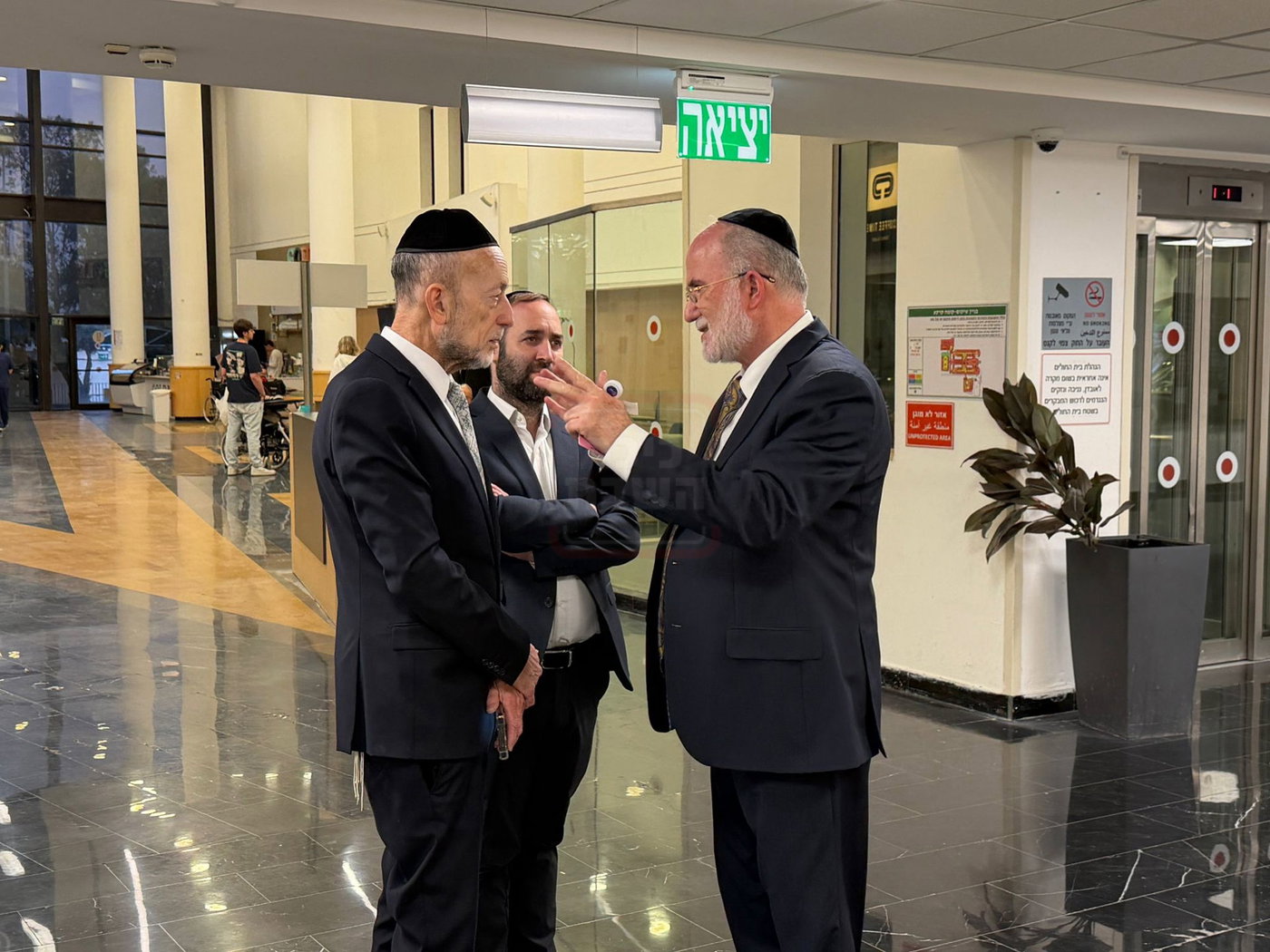 אלו האחראים על ההיתרים למירון | 'זופניק בכיכר' עם כל התמונות, הנייעס והחשיפות של השבוע