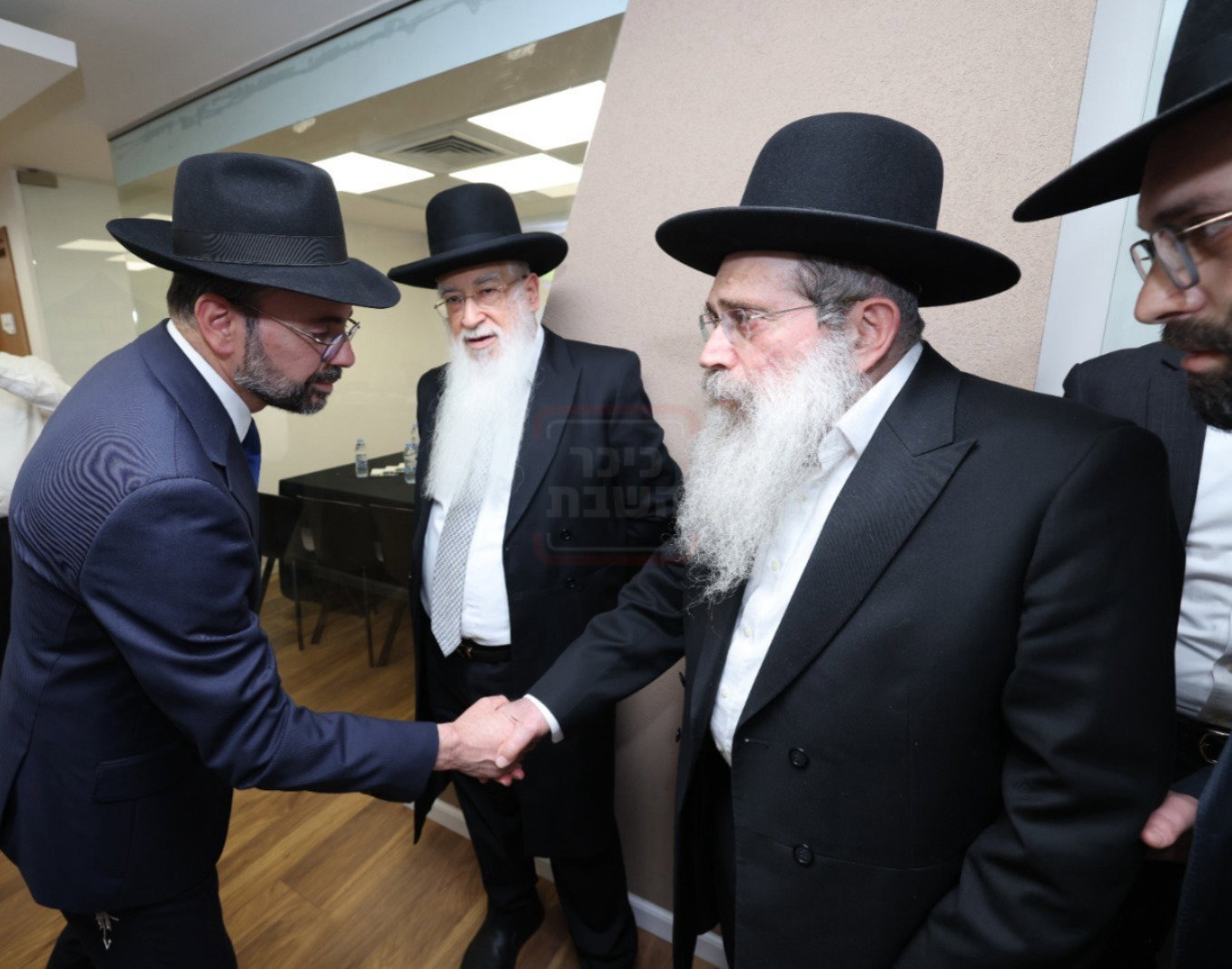 אלו האחראים על ההיתרים למירון | 'זופניק בכיכר' עם כל התמונות, הנייעס והחשיפות של השבוע