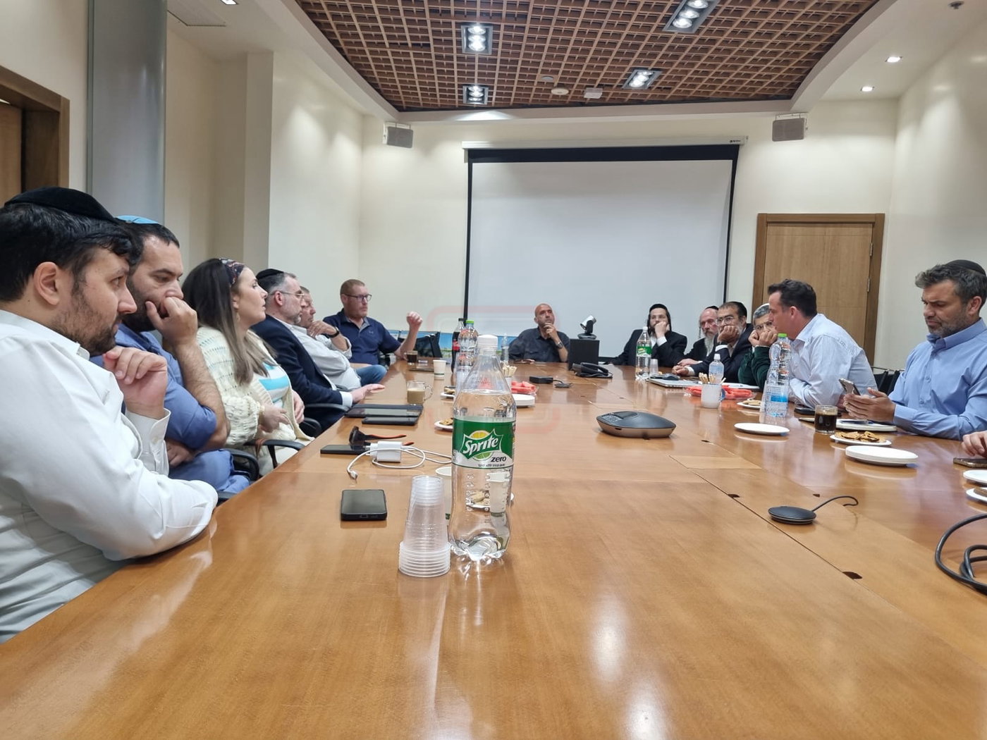 אלו האחראים על ההיתרים למירון | 'זופניק בכיכר' עם כל התמונות, הנייעס והחשיפות של השבוע