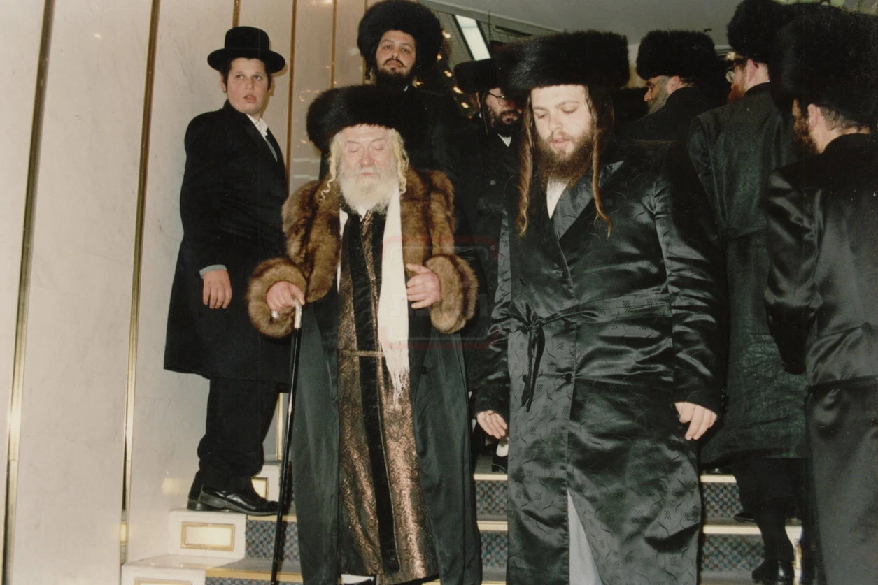 מראות חיי האדמו"ר מקרעטשניף זי"ע
