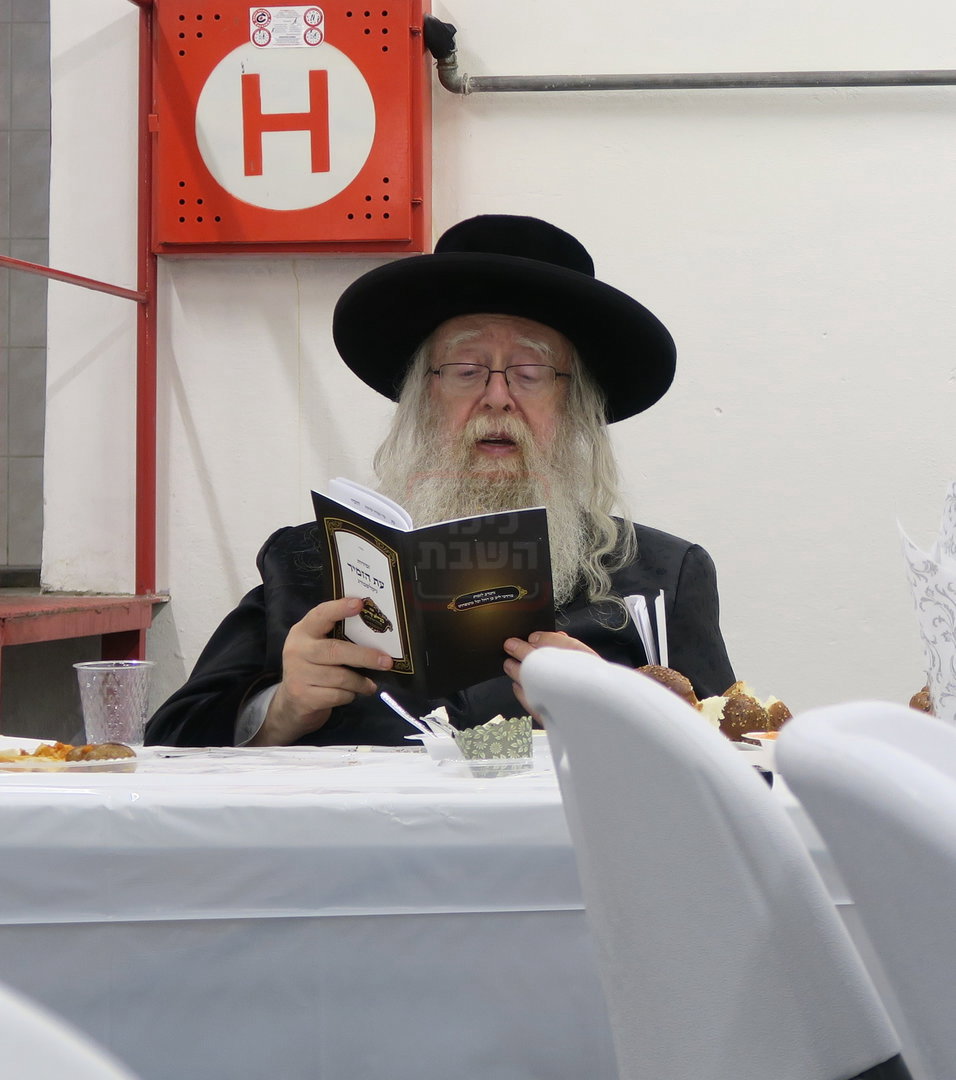 האדמו"ר מניקלשבורג במסע הקודש לצ'כיה