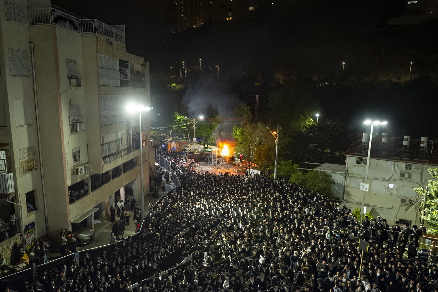 מעמד ההדלקה בחצה"ק סערט ויז'ניץ 
