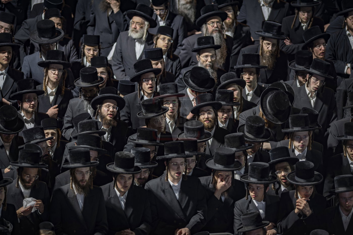 מעמד ההדלקה בחצה"ק סערט ויז'ניץ 