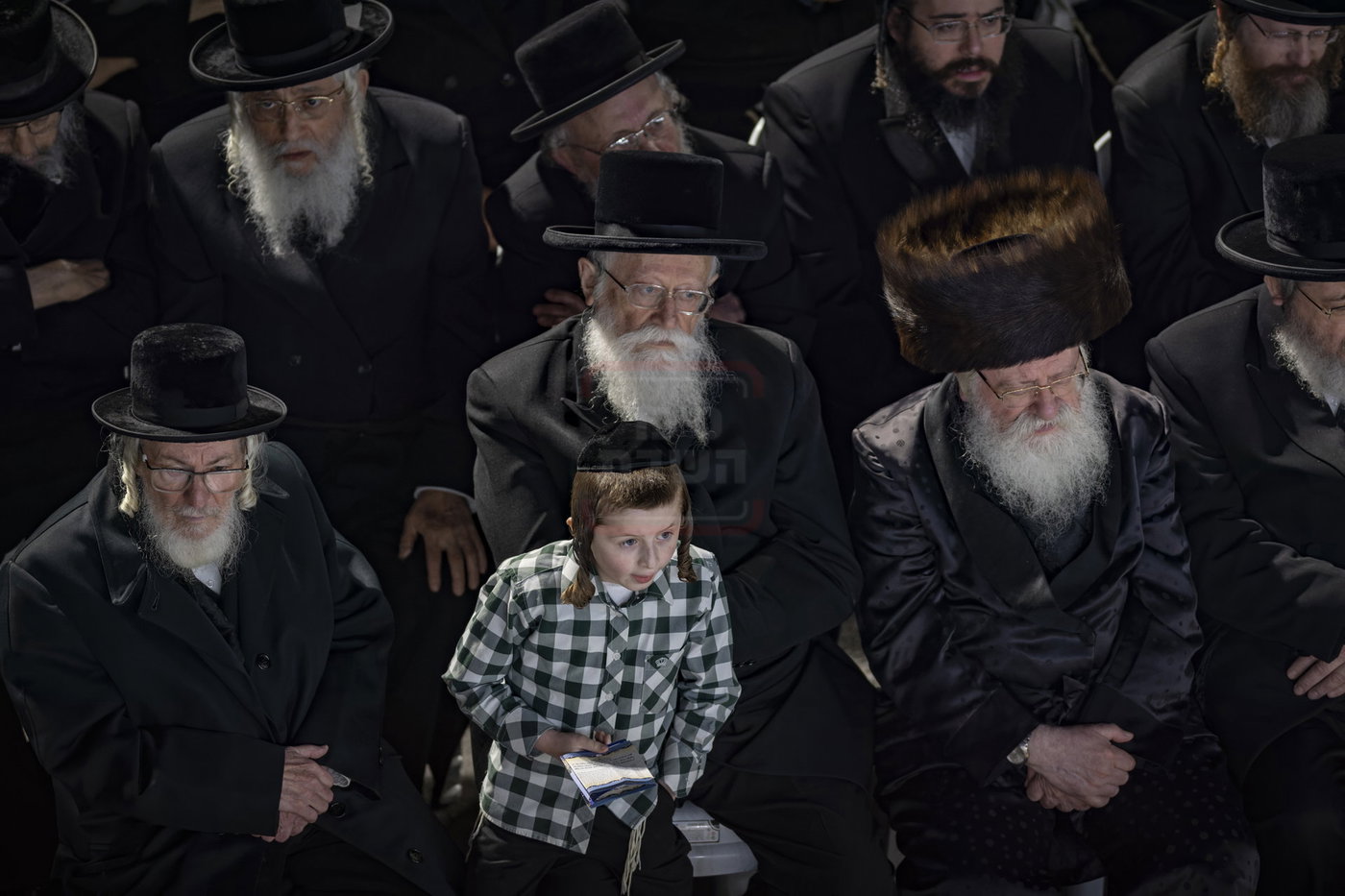 מעמד ההדלקה בחצה"ק סערט ויז'ניץ 