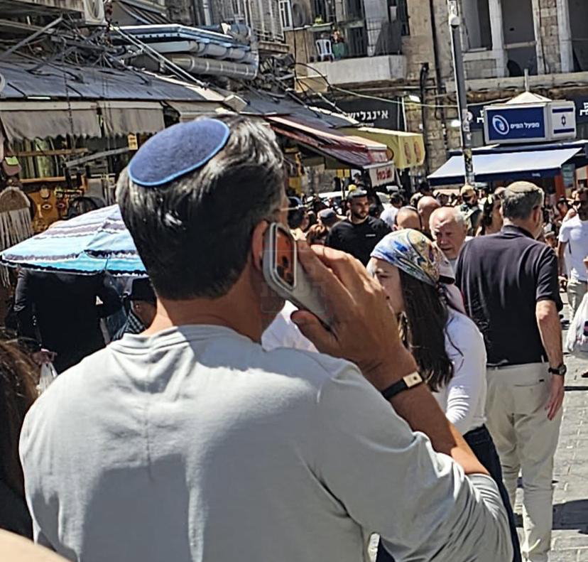 האדמו"ר ששתה גשם - מתוך הרכב | 'זופניק בכיכר' עם כל התמונות, הנייעס והחשיפות של השבוע