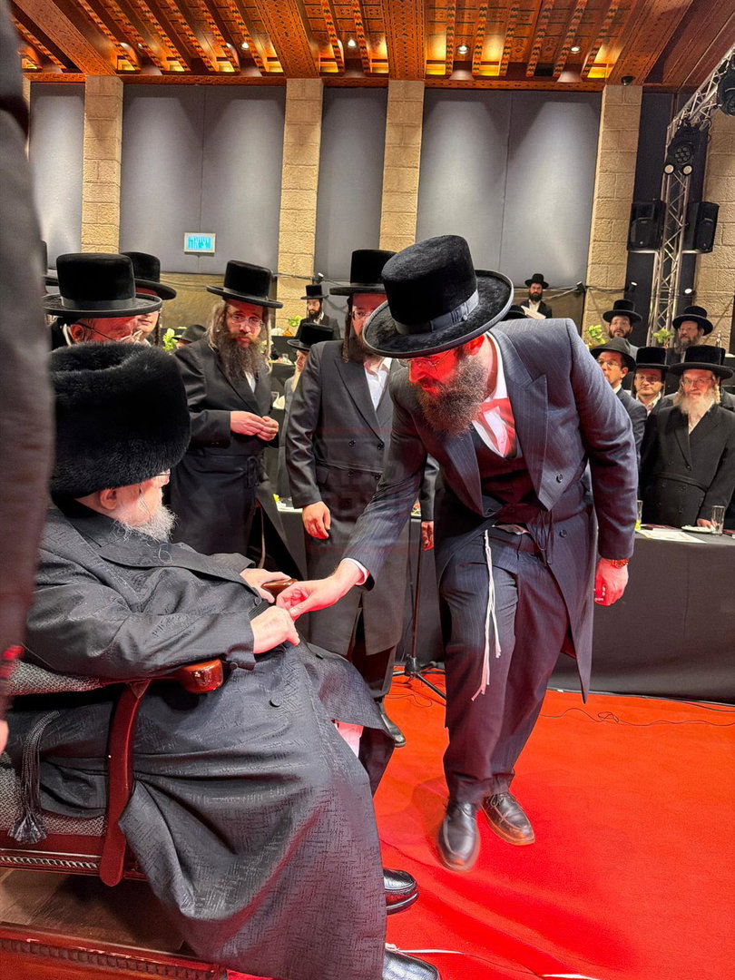 האדמו"ר ששתה גשם - מתוך הרכב | 'זופניק בכיכר' עם כל התמונות, הנייעס והחשיפות של השבוע