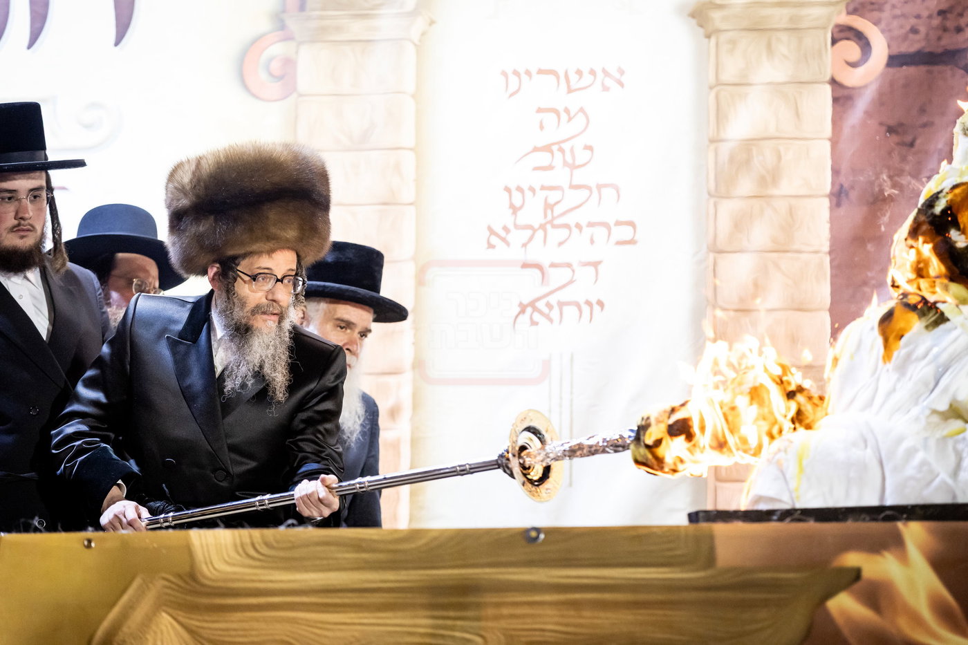 מעמד ההדלקה בחצה"ק סקולען לייקווד