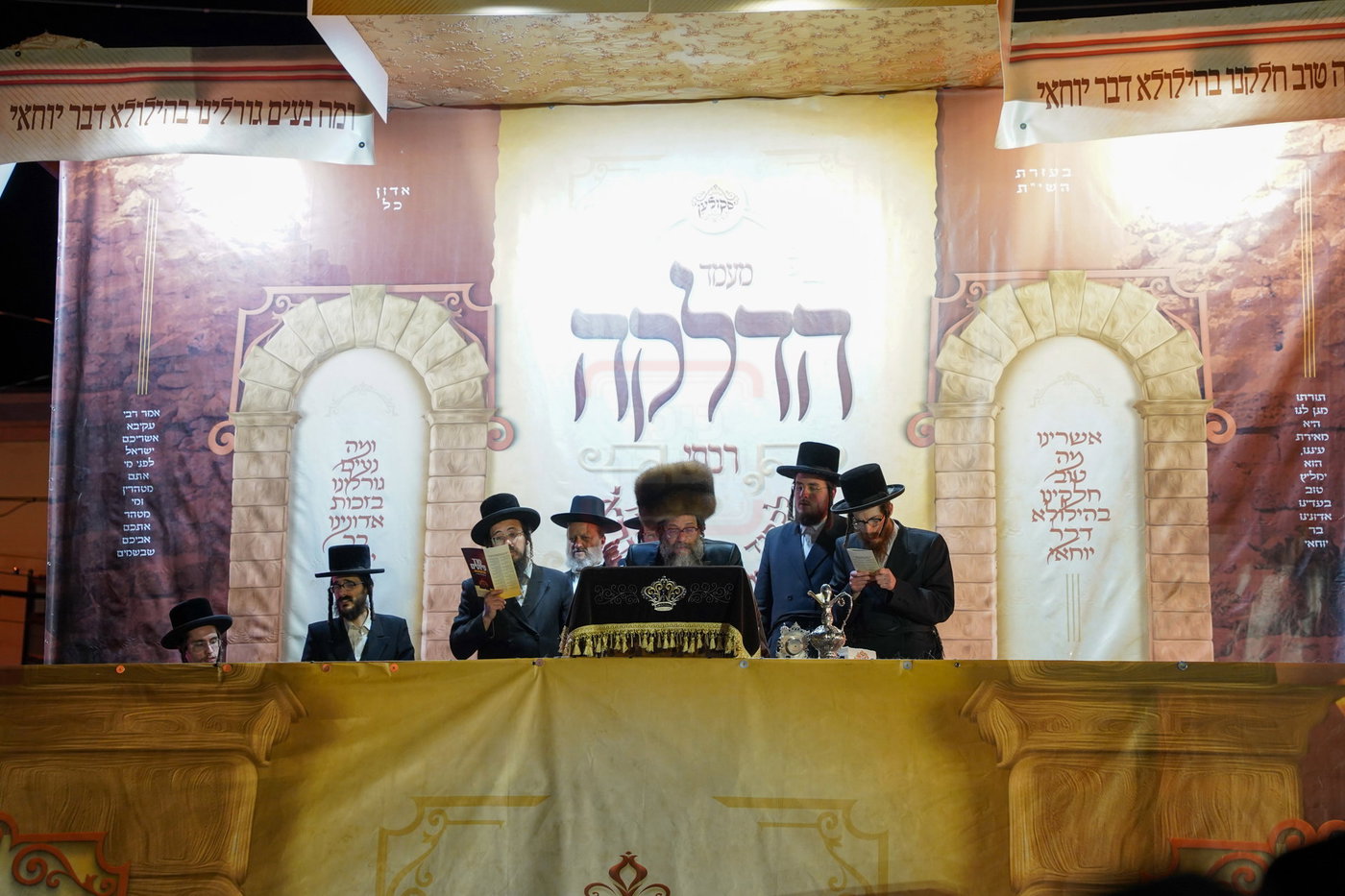 מעמד ההדלקה בחצה"ק סקולען לייקווד