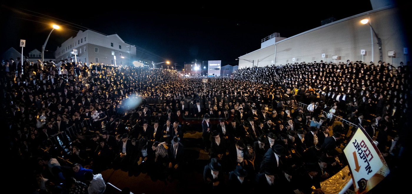 מעמד ההדלקה בחצה"ק סקולען לייקווד