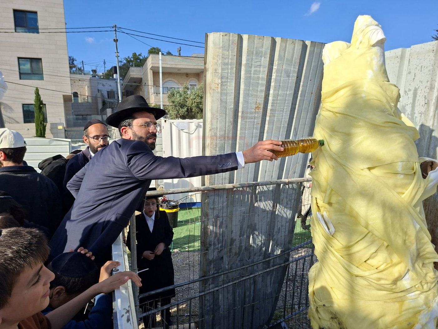 האדמו"ר ששתה גשם - מתוך הרכב | 'זופניק בכיכר' עם כל התמונות, הנייעס והחשיפות של השבוע