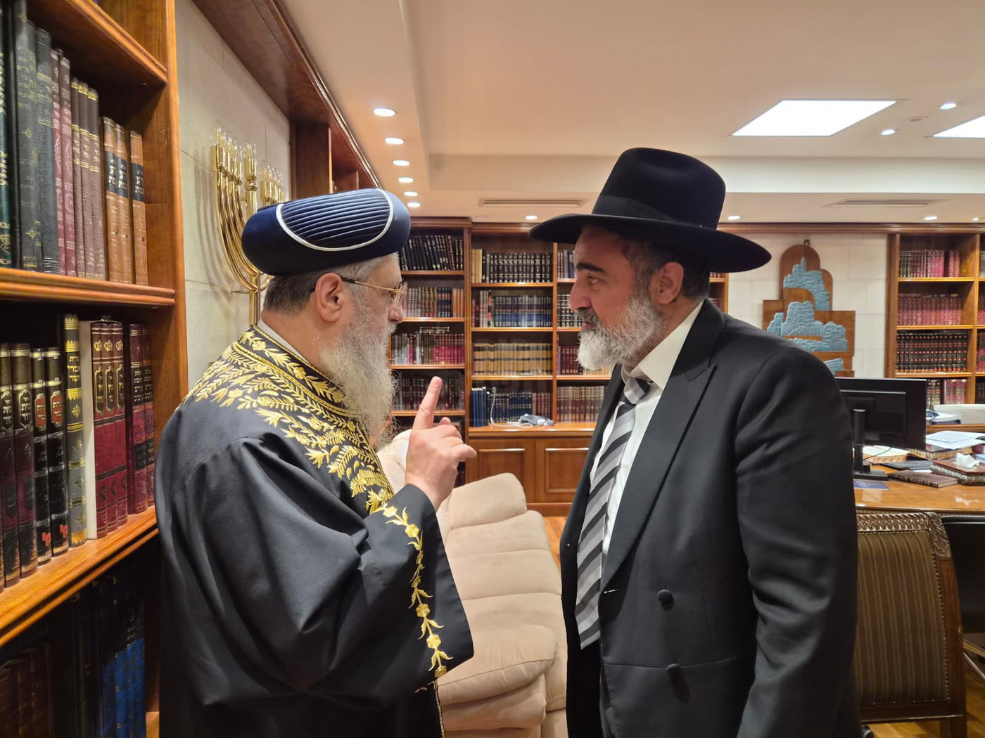 האדמו"ר ששתה גשם - מתוך הרכב | 'זופניק בכיכר' עם כל התמונות, הנייעס והחשיפות של השבוע