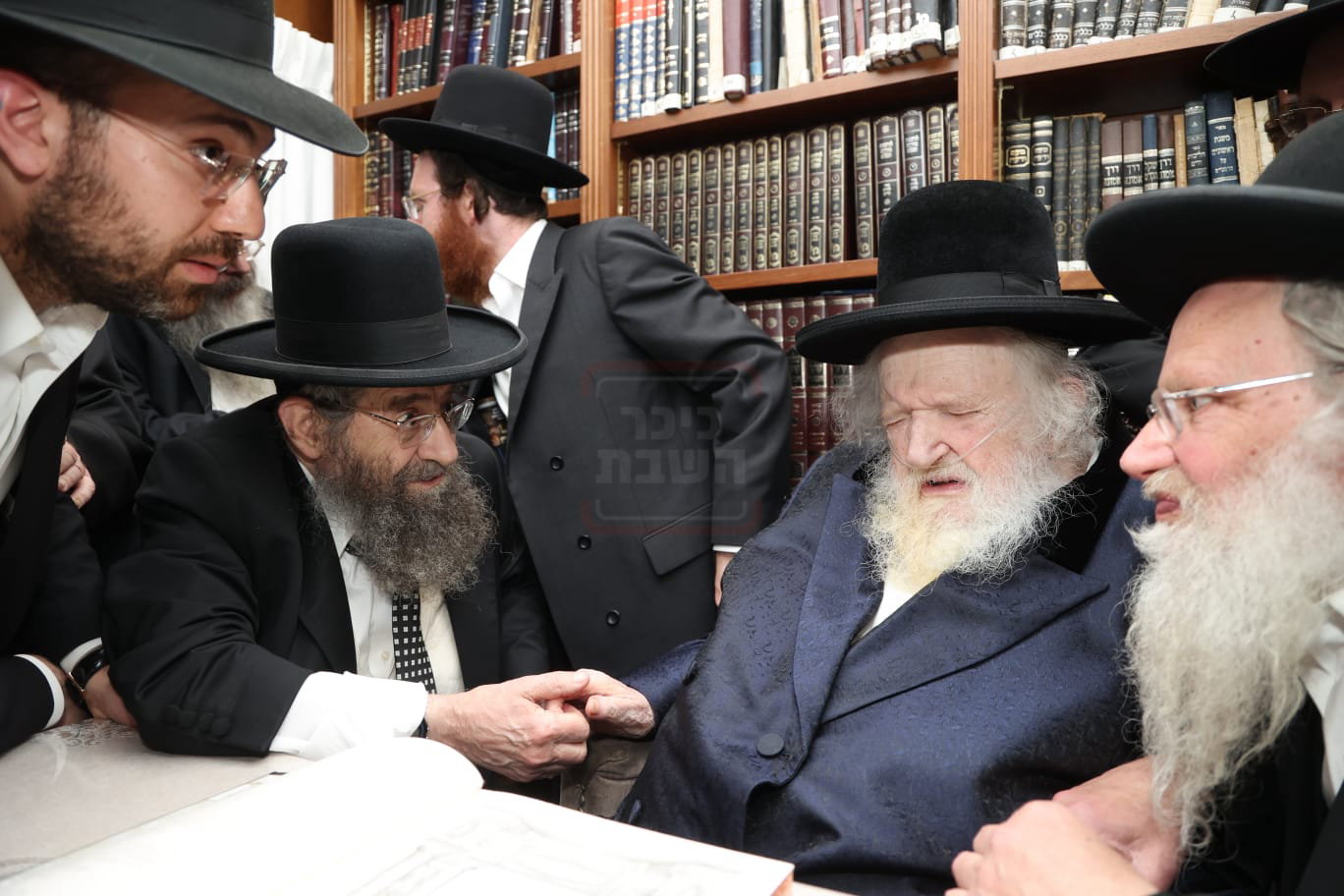 האדמו"ר ששתה גשם - מתוך הרכב | 'זופניק בכיכר' עם כל התמונות, הנייעס והחשיפות של השבוע