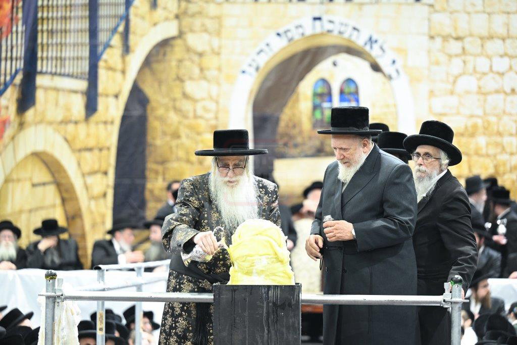 ל"ג בעומר בחצה"ק צאנז