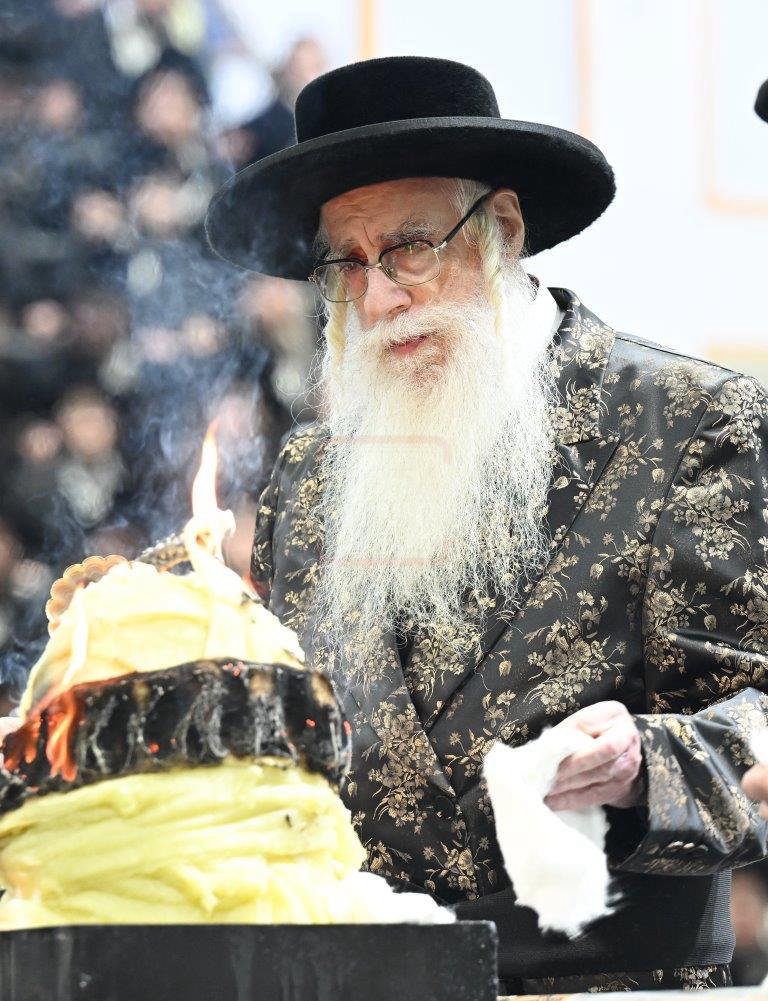 ל"ג בעומר בחצה"ק צאנז