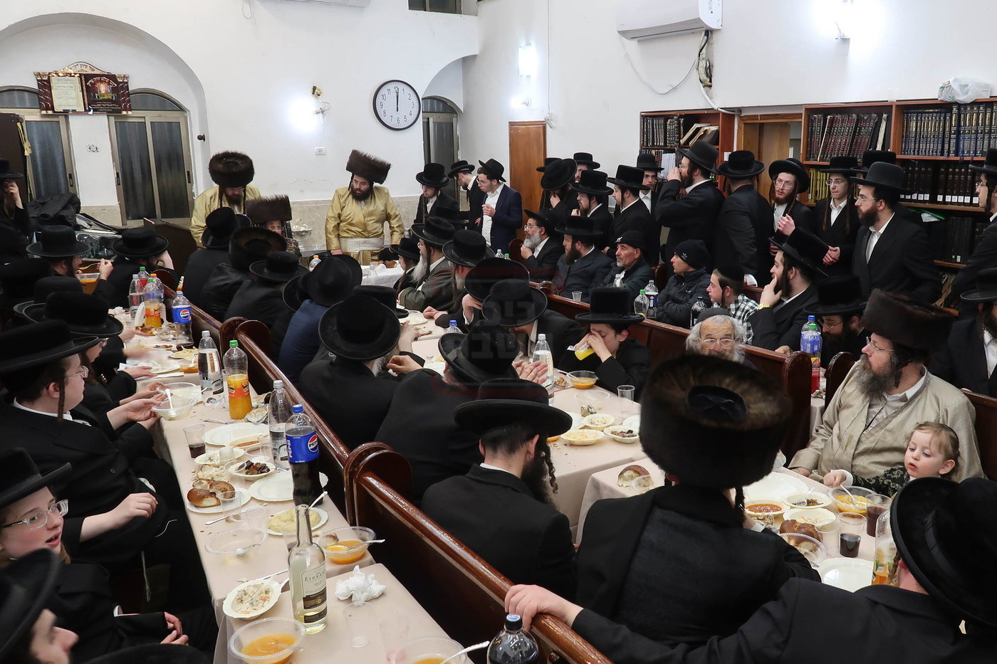 ל"ג בעומר בחצה"ק קרעטשניף סיגעט