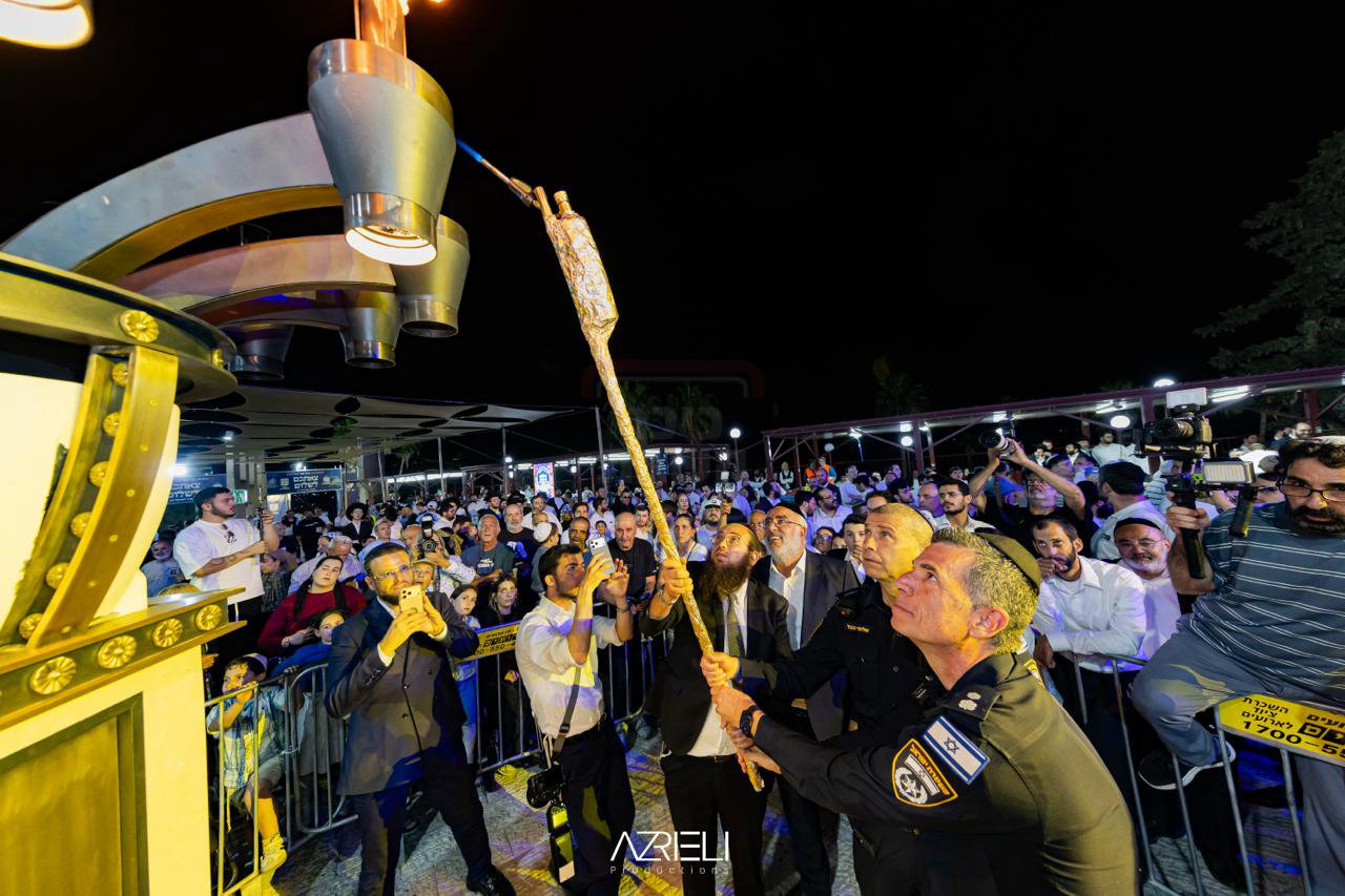 האדמו"ר ששתה גשם - מתוך הרכב | 'זופניק בכיכר' עם כל התמונות, הנייעס והחשיפות של השבוע