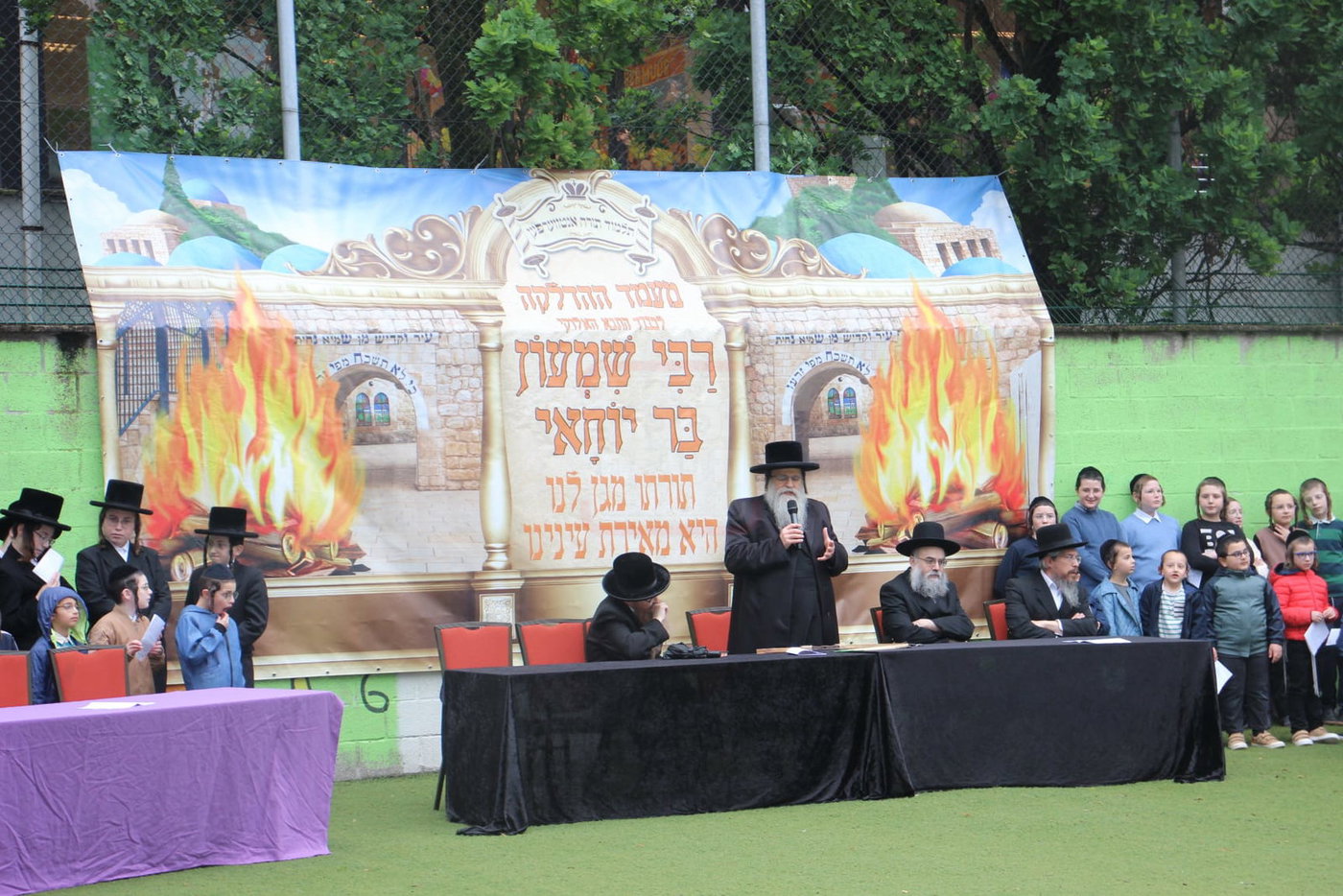 הגה"צ רבי אהרן שיף גאב"ד אנטווערפן במעמד ההדלקה 