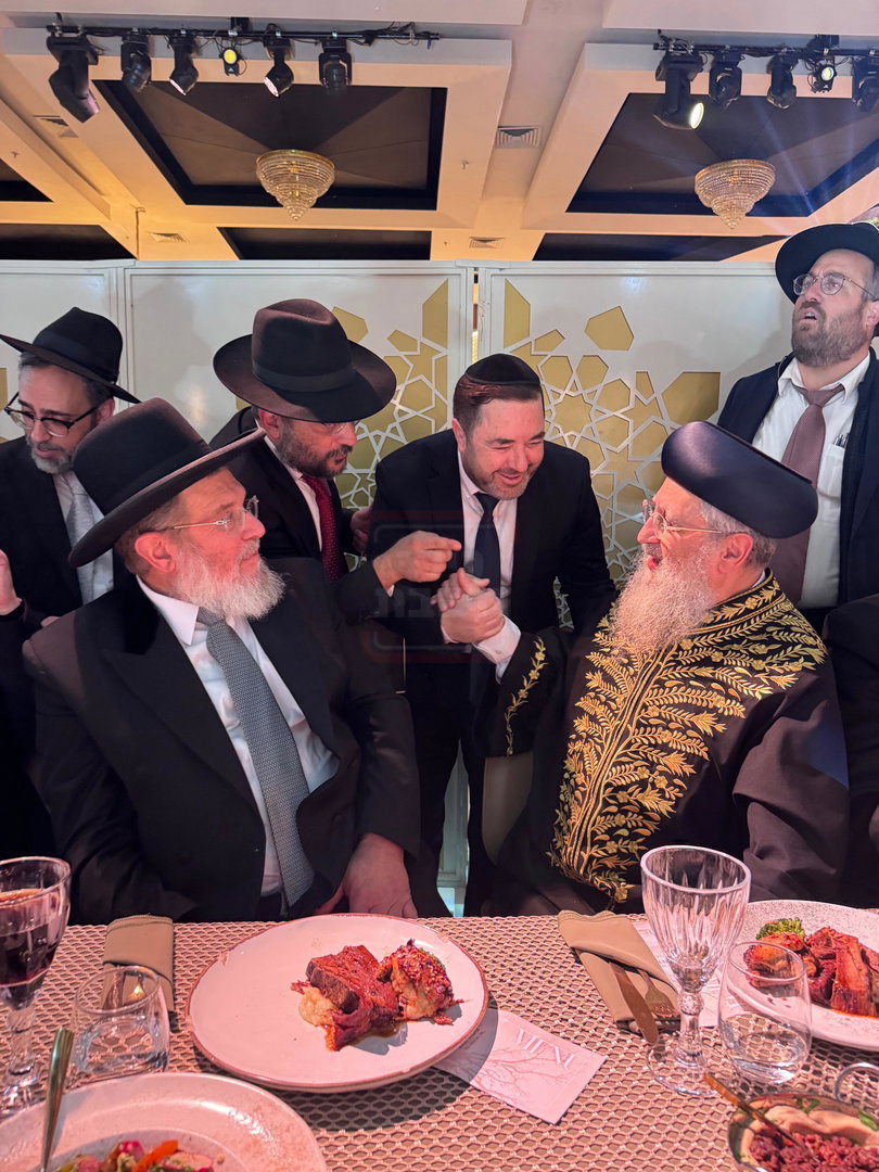 האדמו"ר ששתה גשם - מתוך הרכב | 'זופניק בכיכר' עם כל התמונות, הנייעס והחשיפות של השבוע