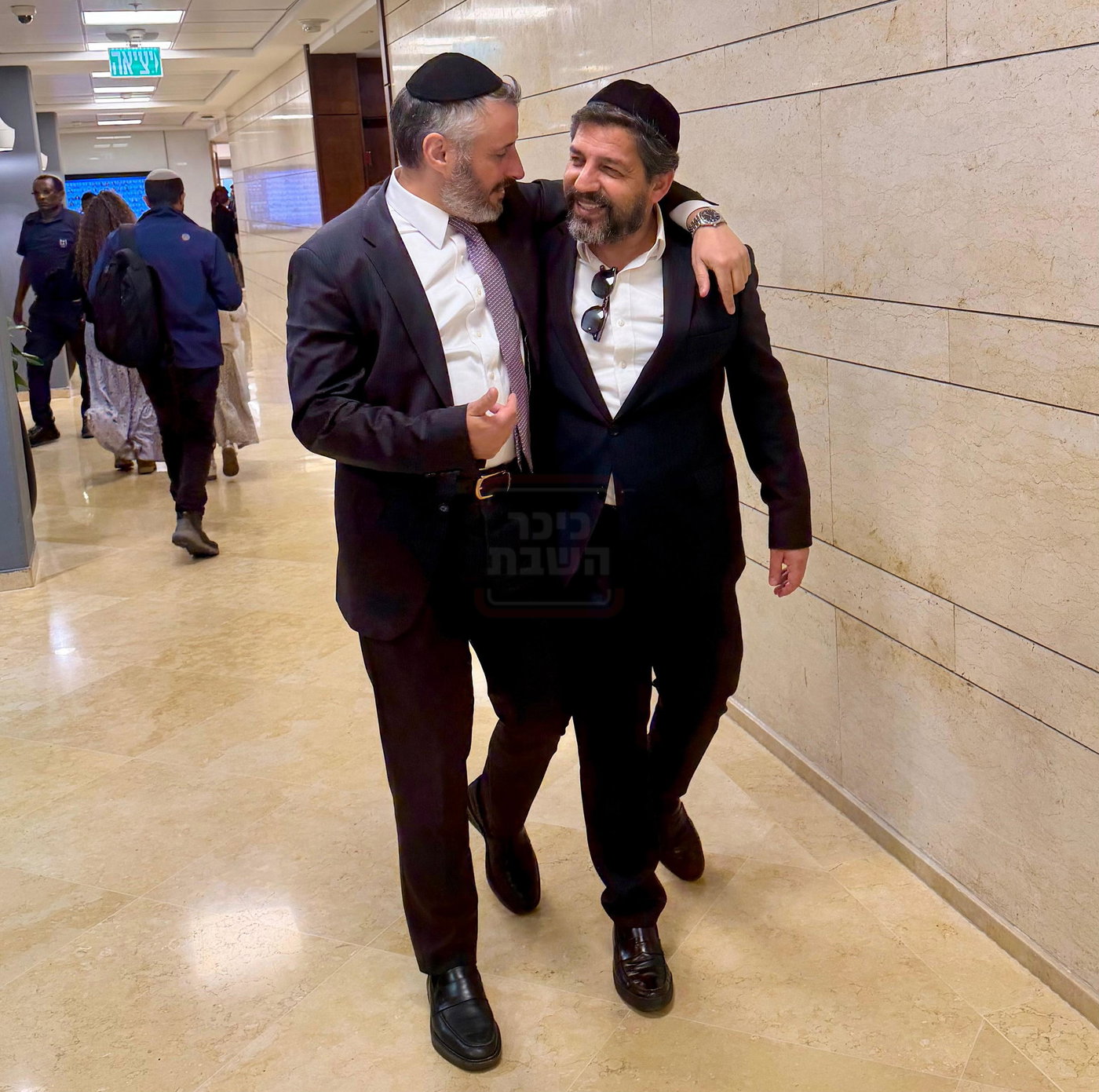 האדמו"ר ששתה גשם - מתוך הרכב | 'זופניק בכיכר' עם כל התמונות, הנייעס והחשיפות של השבוע