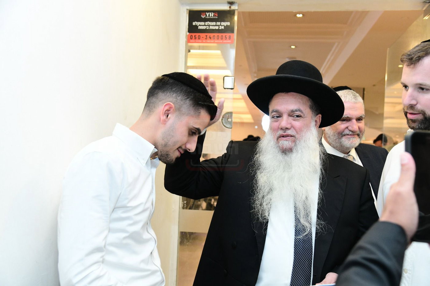 האדמו"ר ששתה גשם - מתוך הרכב | 'זופניק בכיכר' עם כל התמונות, הנייעס והחשיפות של השבוע