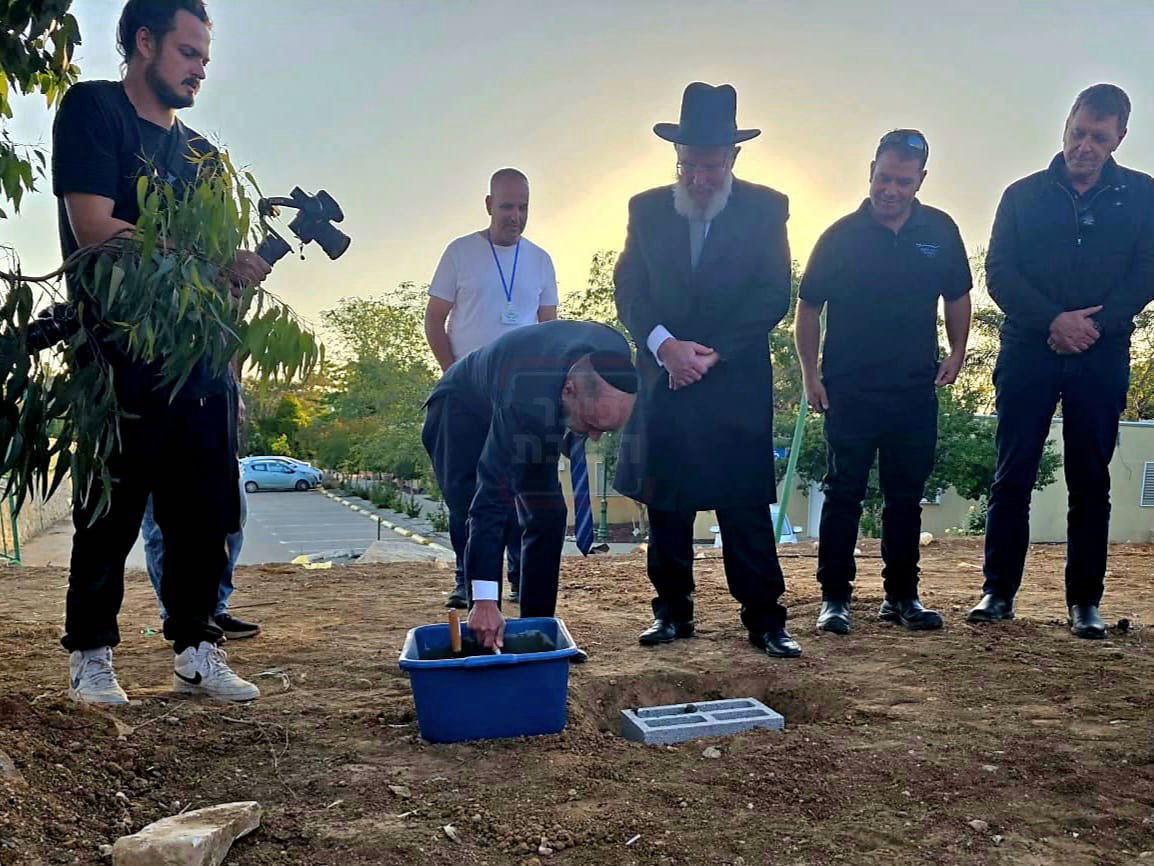האדמו"ר ששתה גשם - מתוך הרכב | 'זופניק בכיכר' עם כל התמונות, הנייעס והחשיפות של השבוע