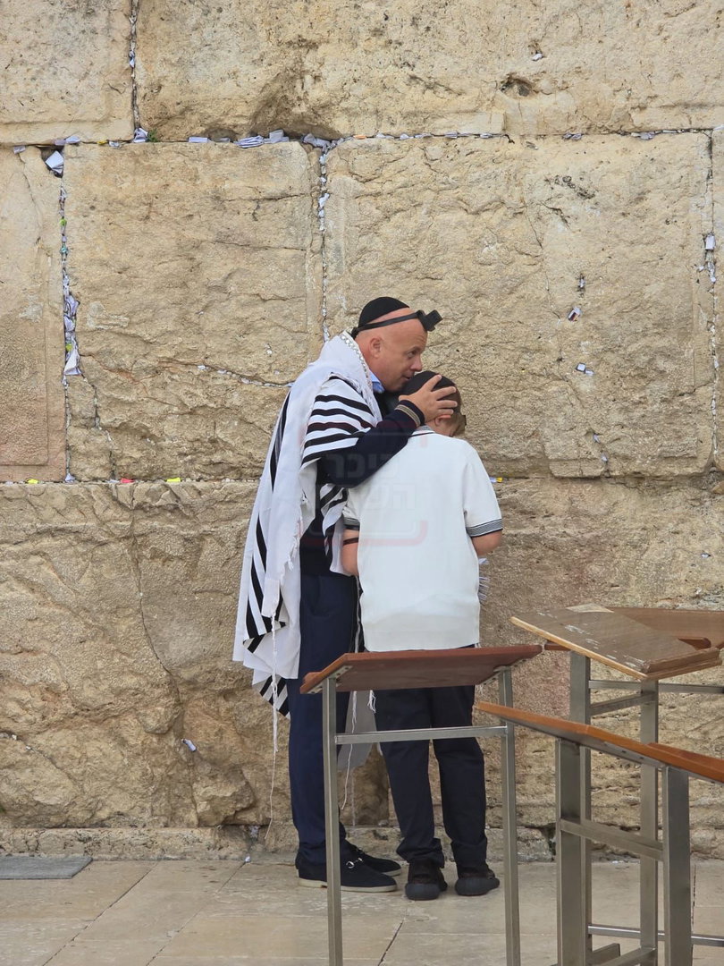 האדמו"ר ששתה גשם - מתוך הרכב | 'זופניק בכיכר' עם כל התמונות, הנייעס והחשיפות של השבוע