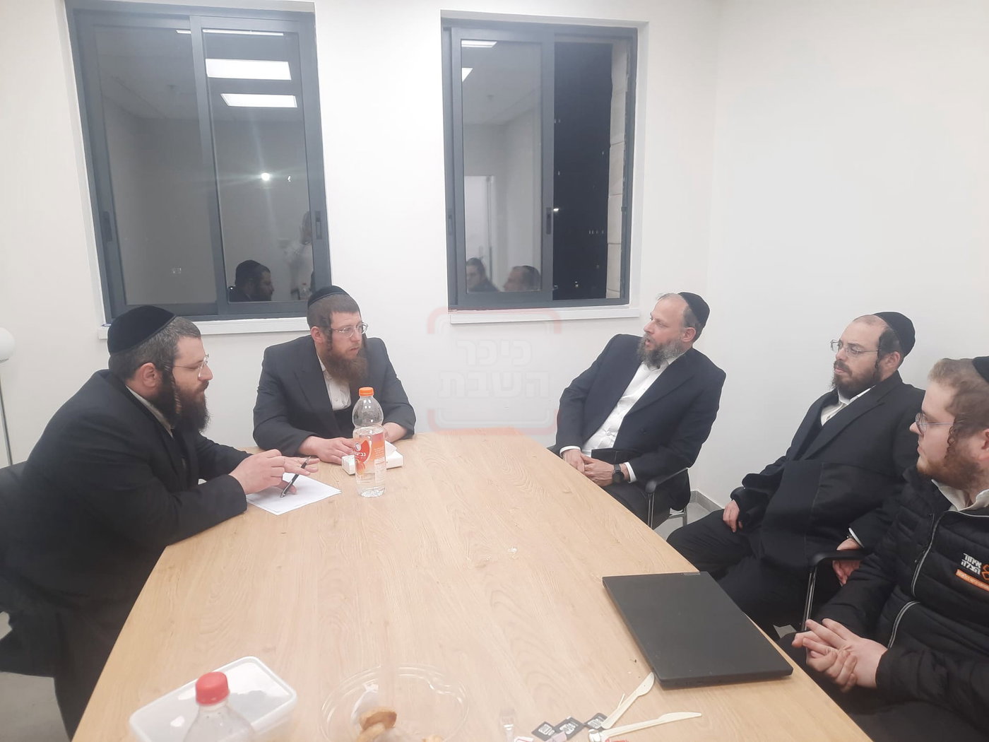 האדמו"ר ששתה גשם - מתוך הרכב | 'זופניק בכיכר' עם כל התמונות, הנייעס והחשיפות של השבוע