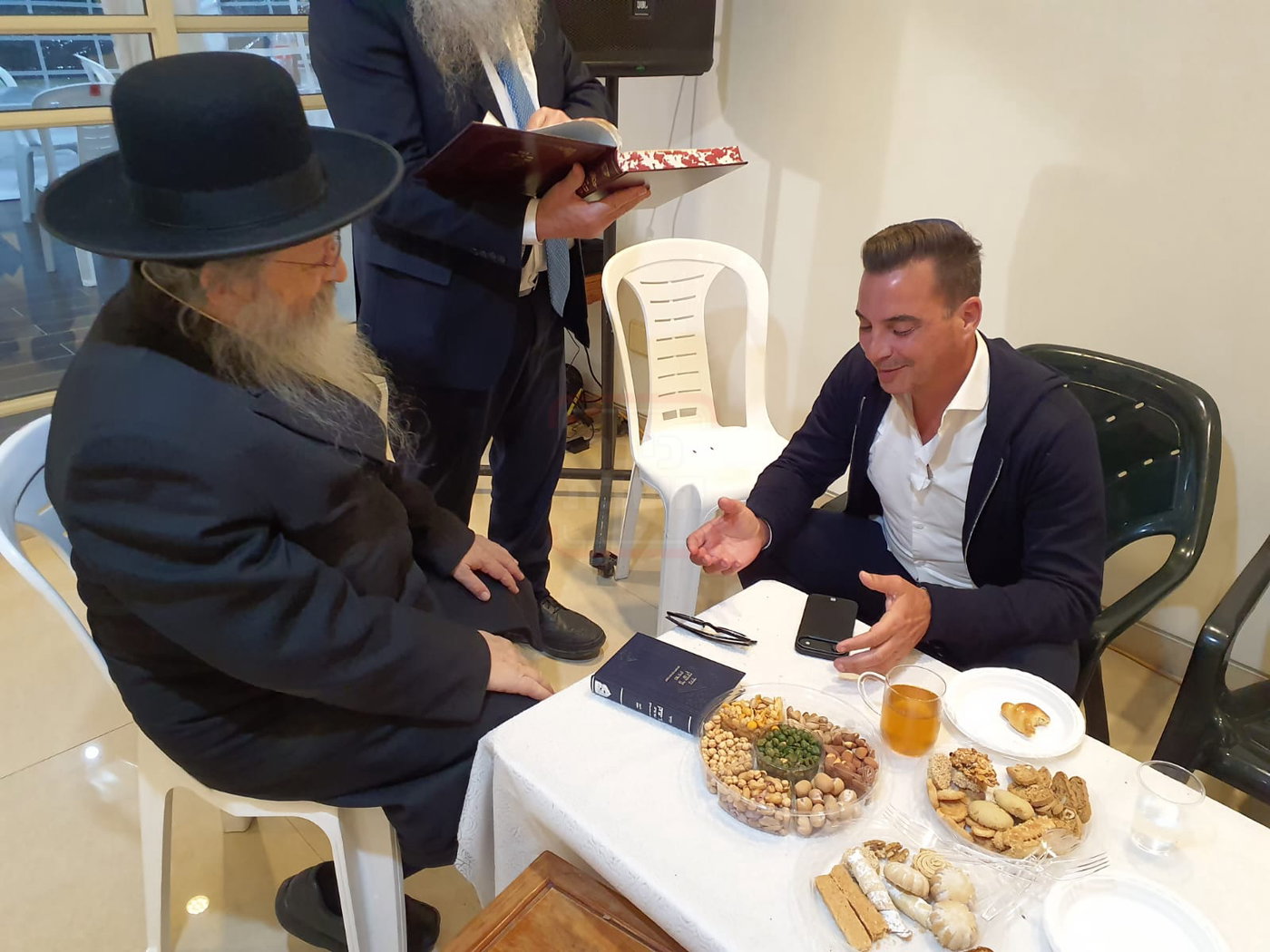 האדמו"ר ששתה גשם - מתוך הרכב | 'זופניק בכיכר' עם כל התמונות, הנייעס והחשיפות של השבוע