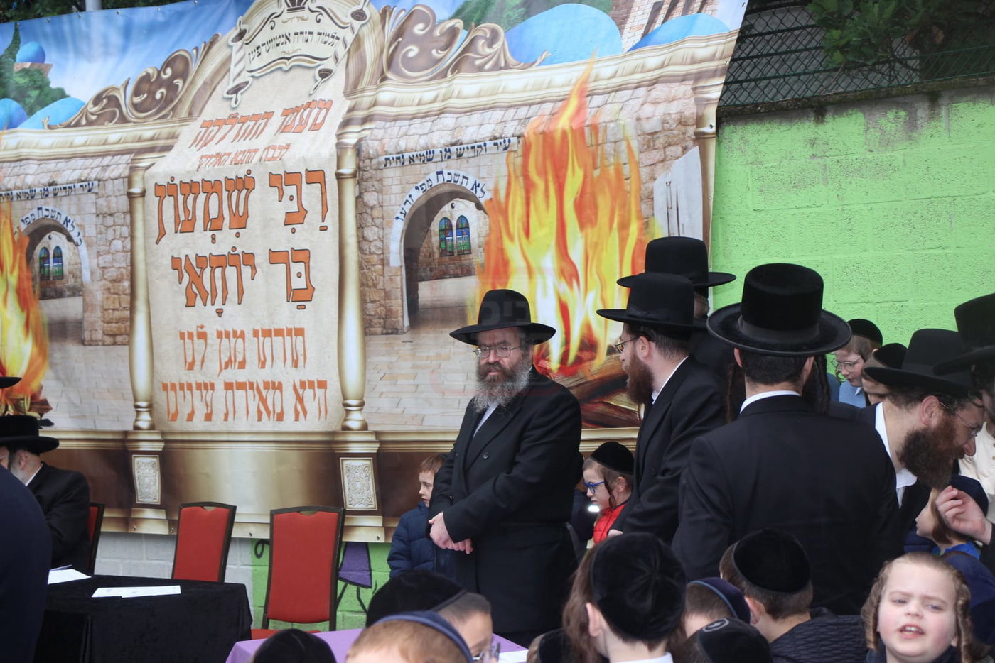 הגה"צ רבי אהרן שיף גאב"ד אנטווערפן במעמד ההדלקה 