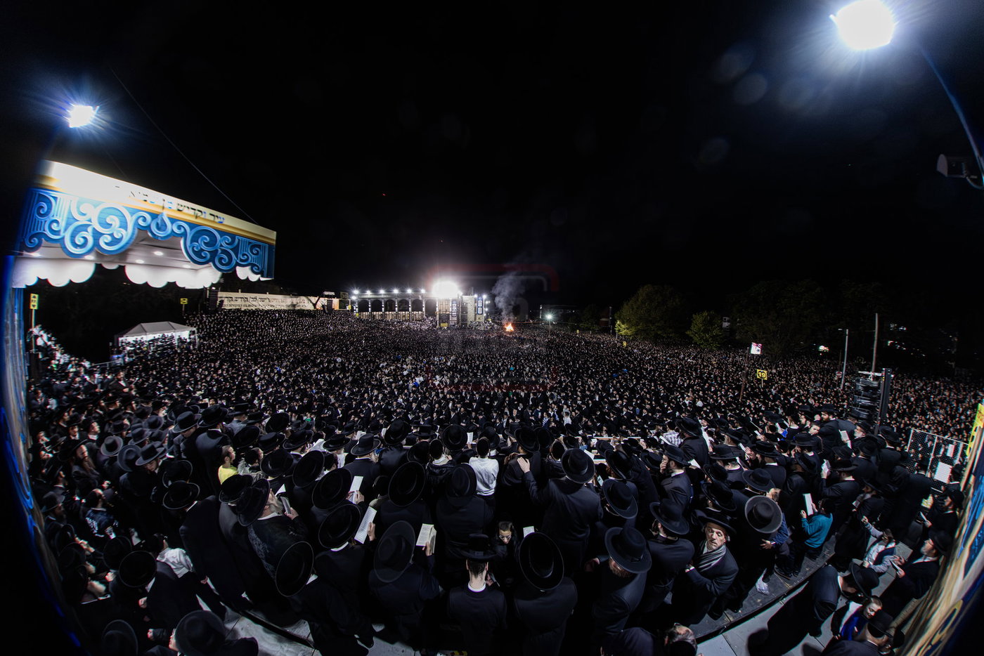 מעמד ההדלקה בחצה"ק סאטמר