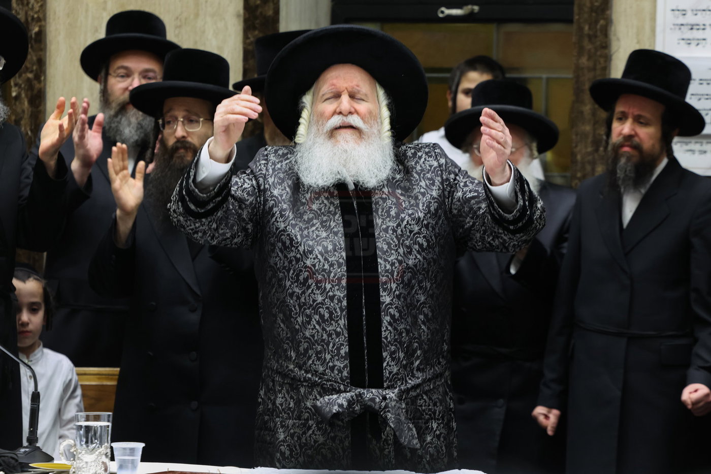 ל"ג בעומר בחצה"ק באבוב