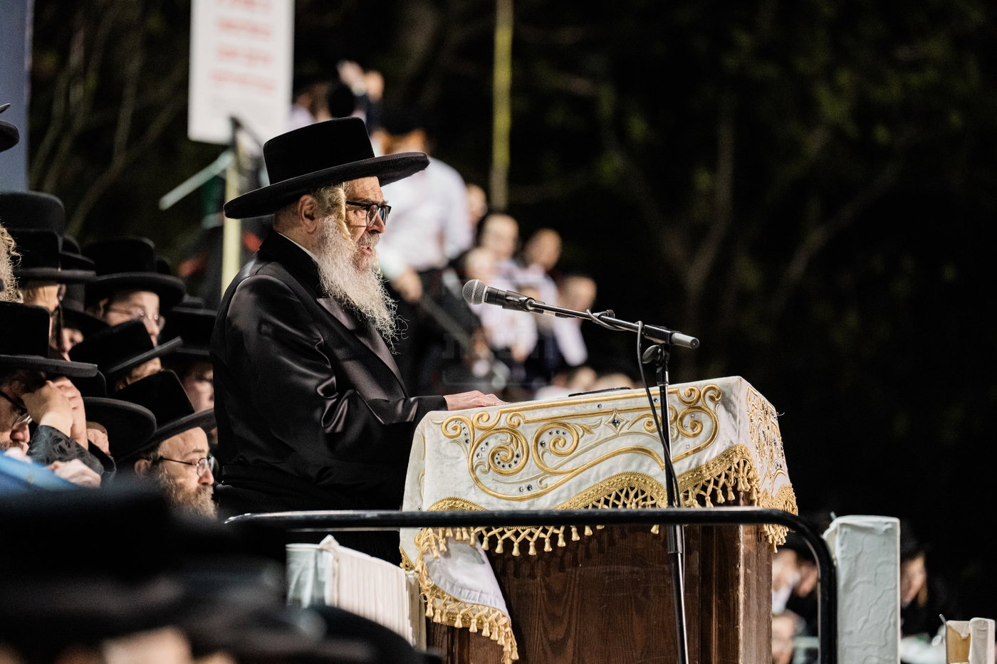 מעמד ההדלקה בחצה"ק סאטמר